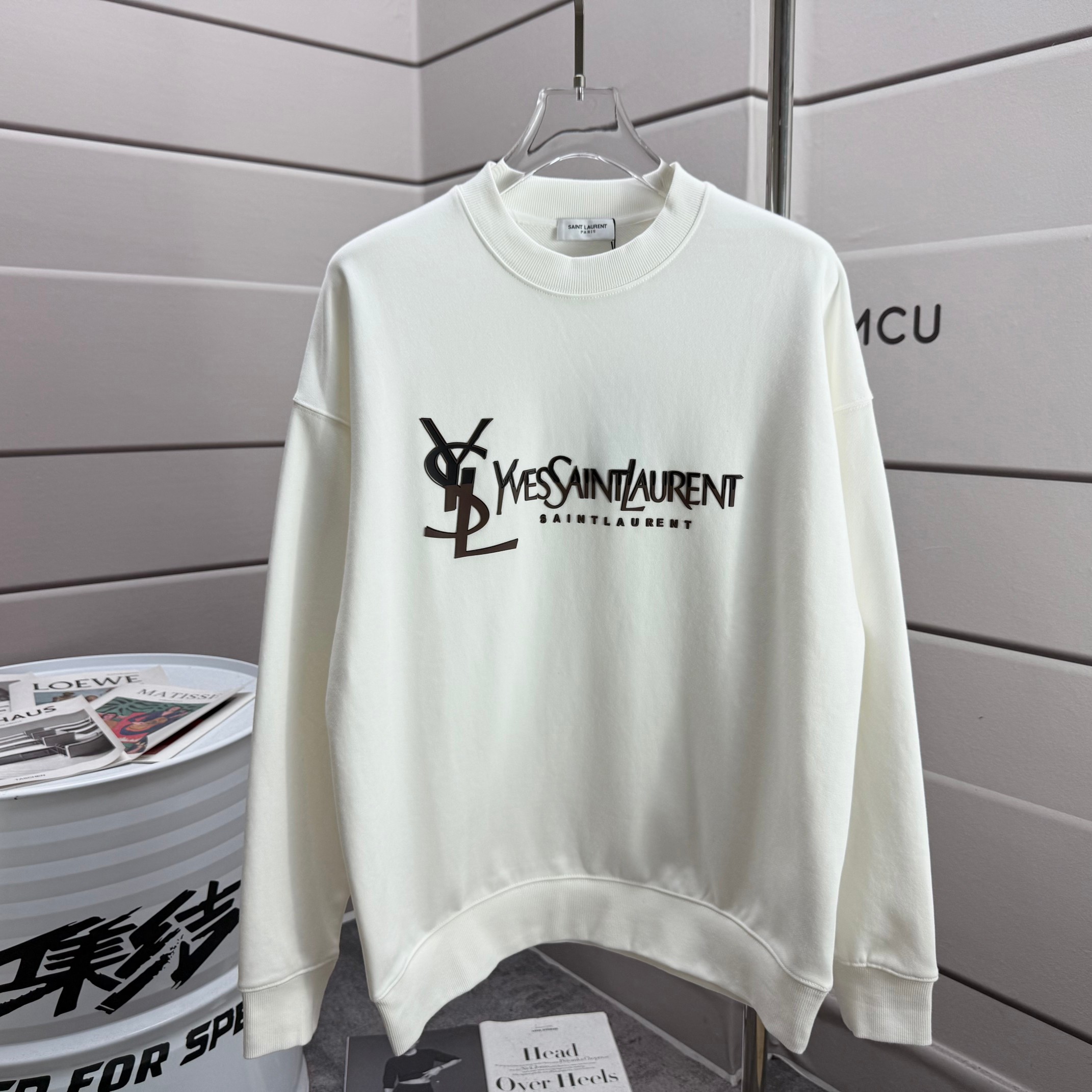 PJCY #💰240 ysl*圣罗兰* 2025早秋冬新款 经典简约字母,立体厚板拼接硅胶工艺,定制毛圈面料 长袖圆领卫衣 男女同款
尺码: S (90-130斤)
M (120-150斤)
L (140-165斤)
XL (160-180斤)
XXL (180-210斤)
颜色:黑色 白色