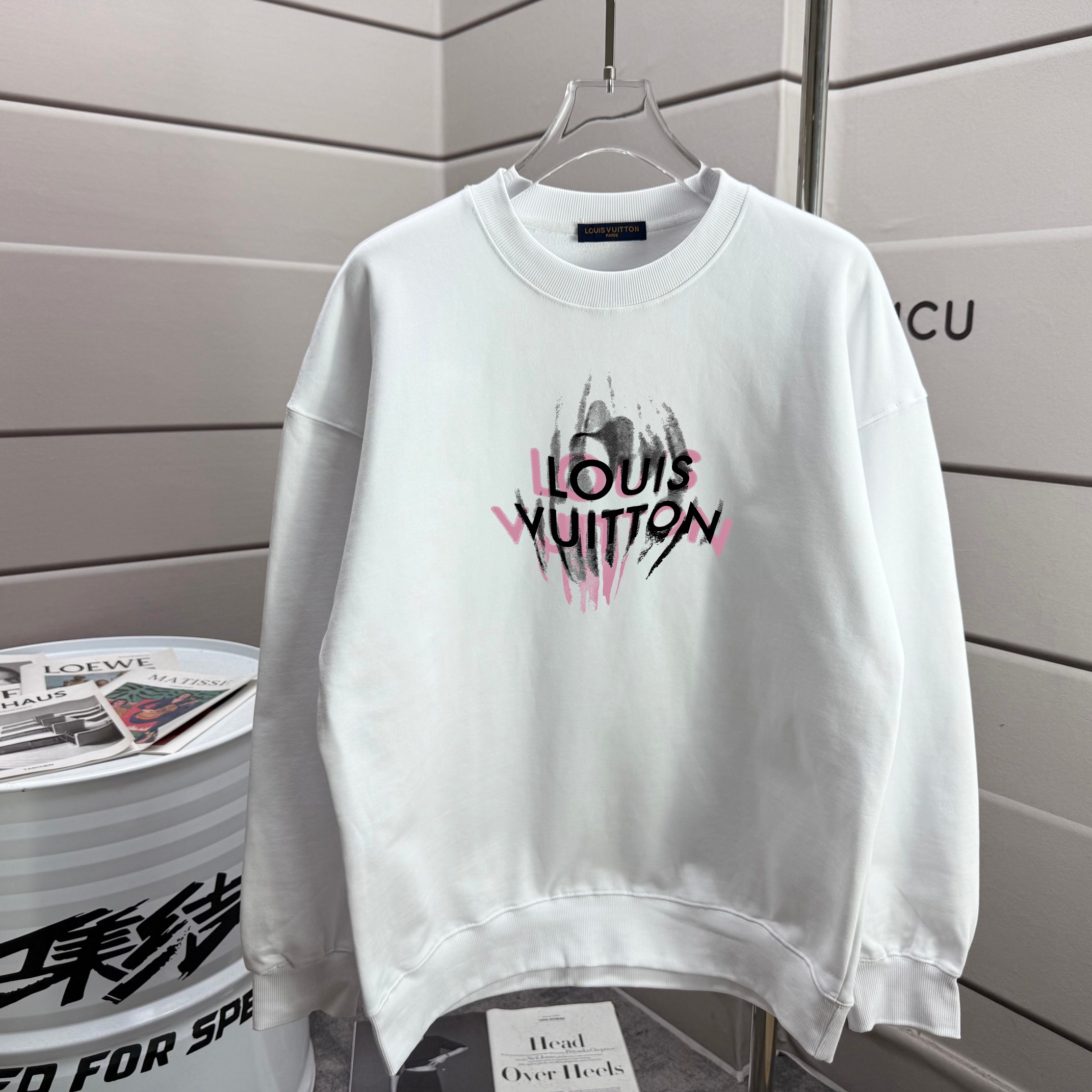 לוי ויטון 2025ss חולצת עדכנית מודרנית מודפסת בגדית עם שרוול