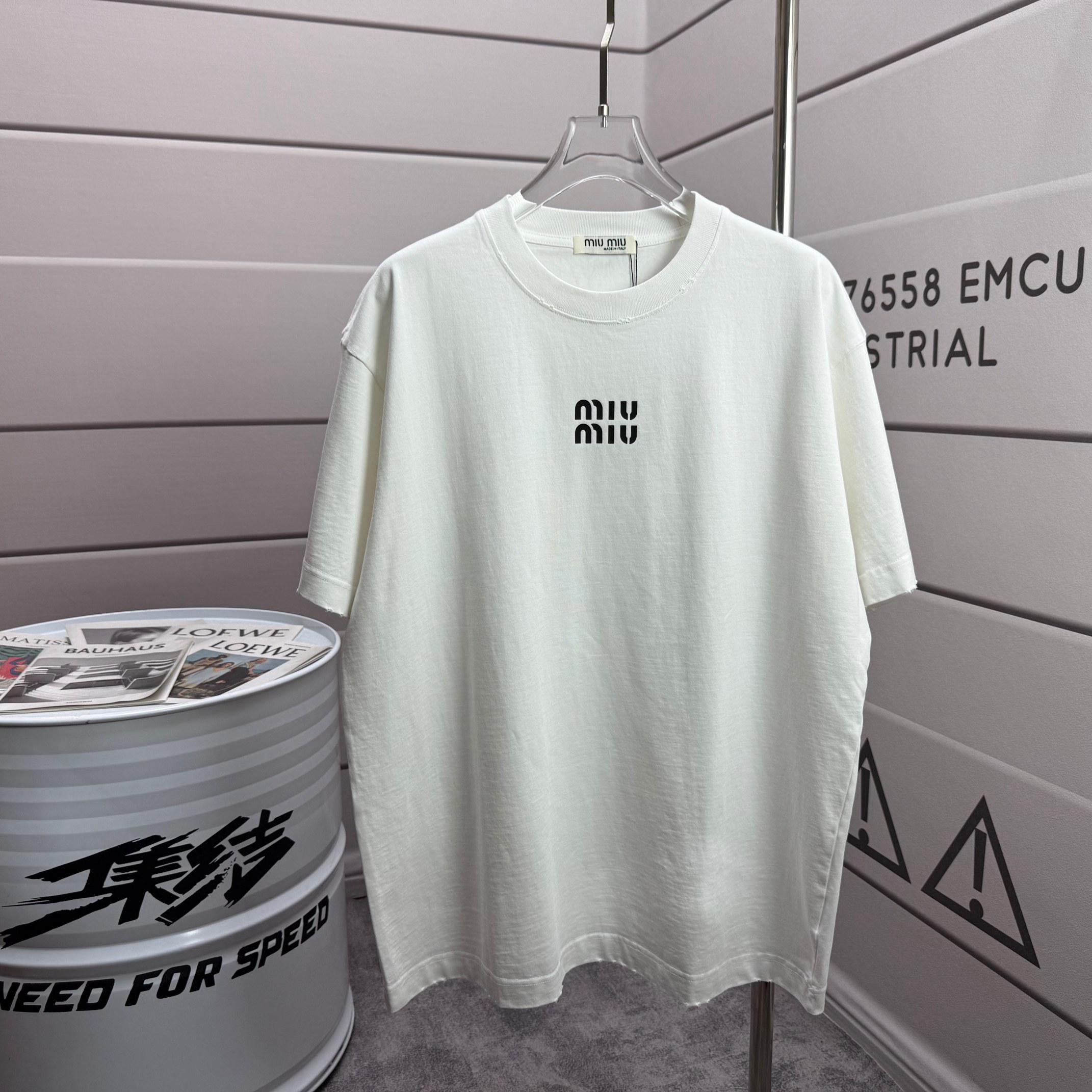 Miu Miu # miu miu*2026春夏新款 洗水磨破320克圆领短袖tee 宽松版