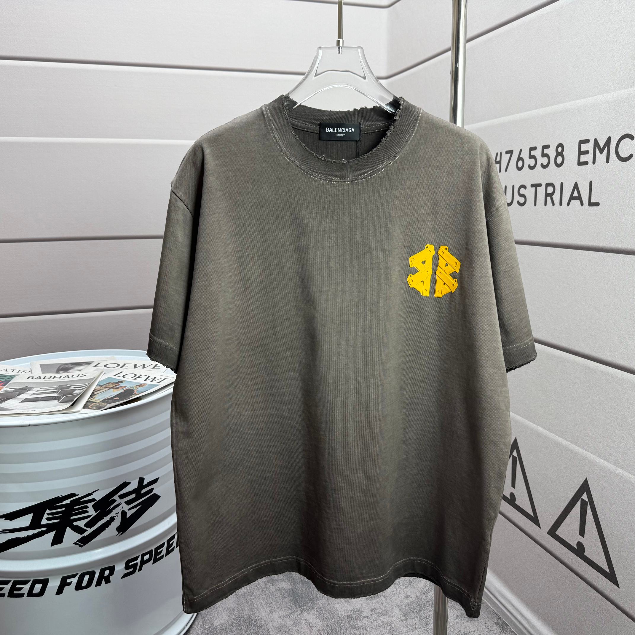 P90 Balenciag * 2026 nuevo estilo de primavera y verano Camiseta de manga corta con cuello redondo lavada y desgastada …