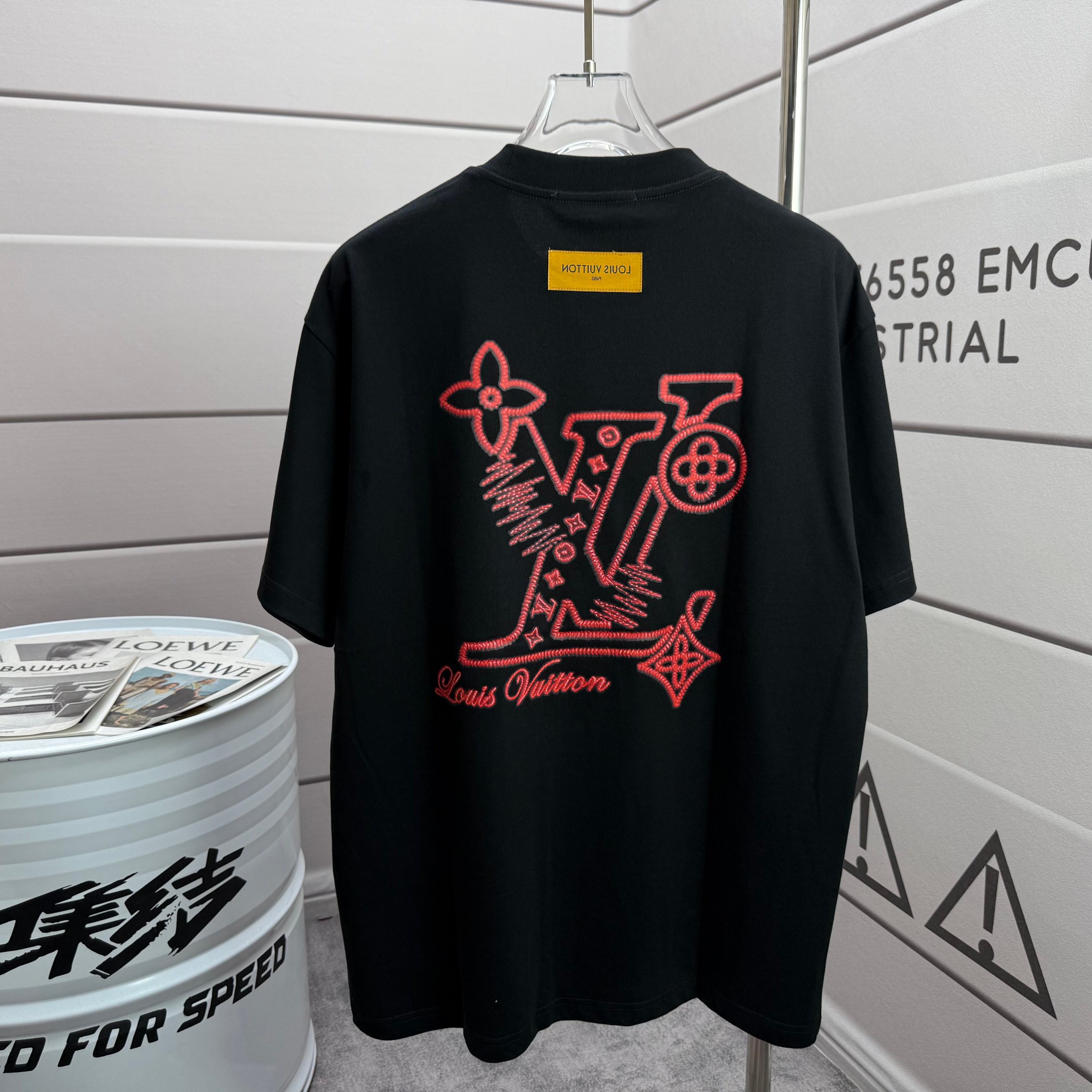Louis Vuitton # 1v 路易*2026春夏新款 大lv字母立体刺绣+印花工艺设计 定制双纱平纹纯棉面料 短袖T恤