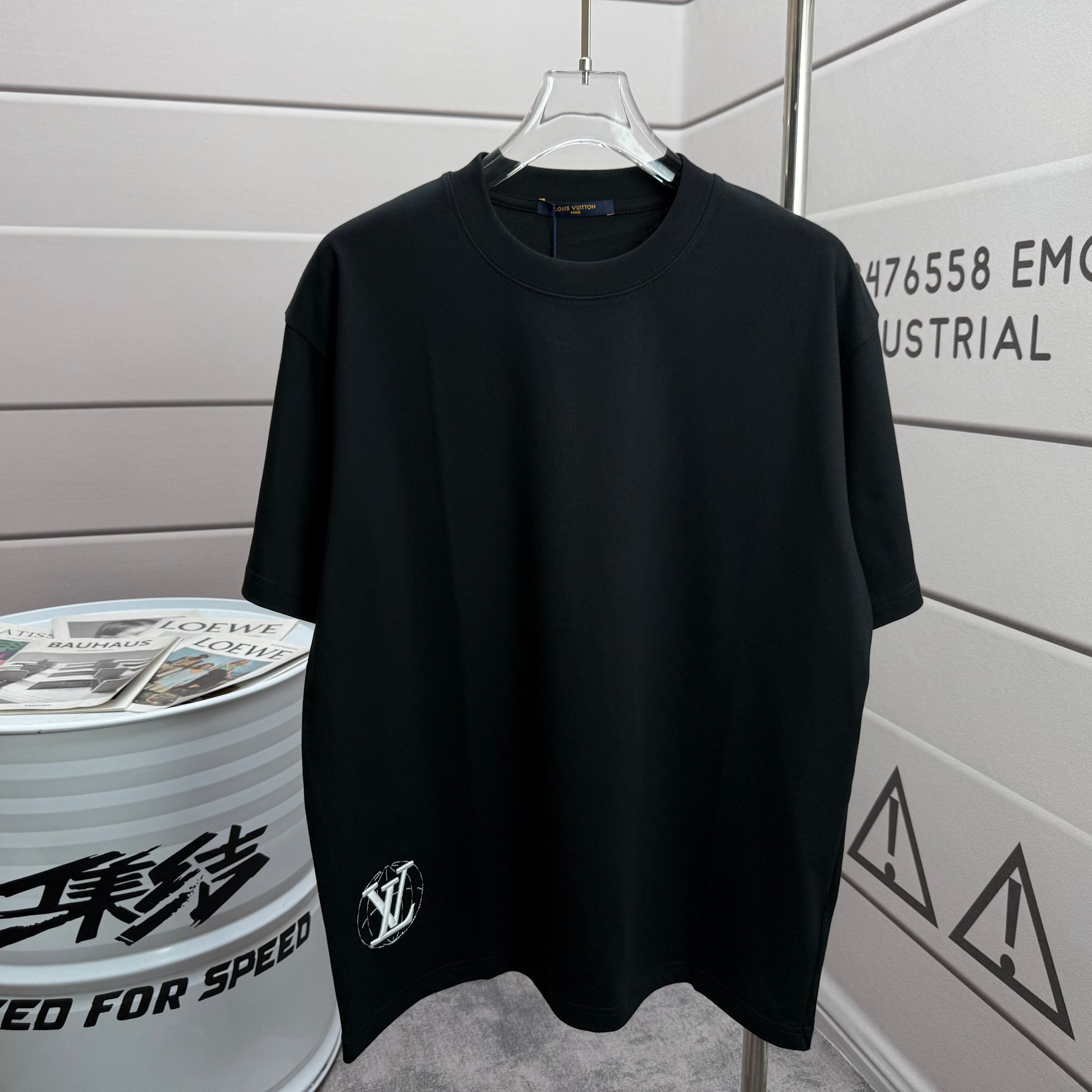 Louis Vuitton # 1v 路易*2026春夏新款 大lv字母立体刺绣+印花工艺设计 定制双纱平纹纯棉面料 短袖T恤