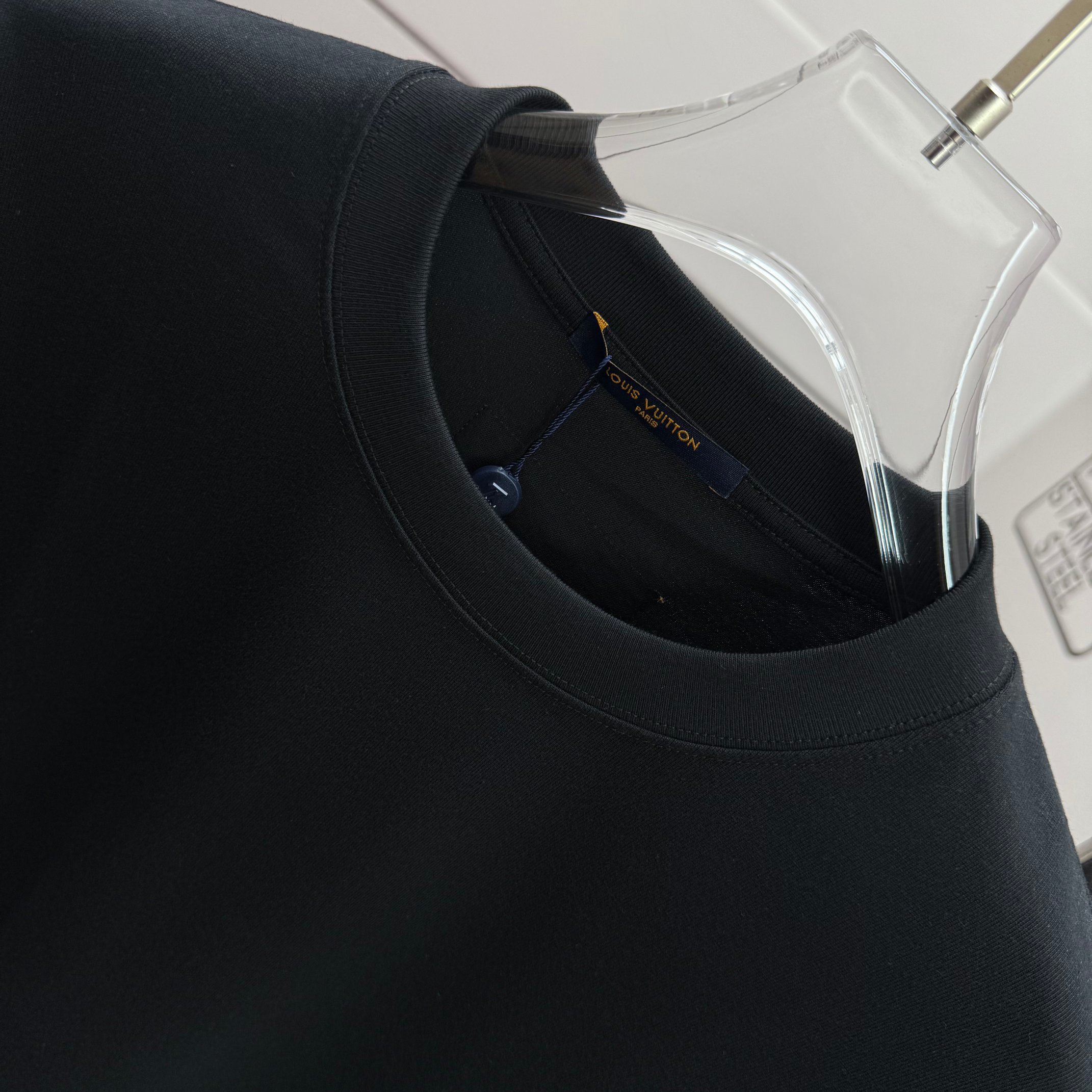 Louis Vuitton # 1v 路易*2026春夏新款 大lv字母立体刺绣+印花工艺设计 定制双纱平纹纯棉面料 短袖T恤