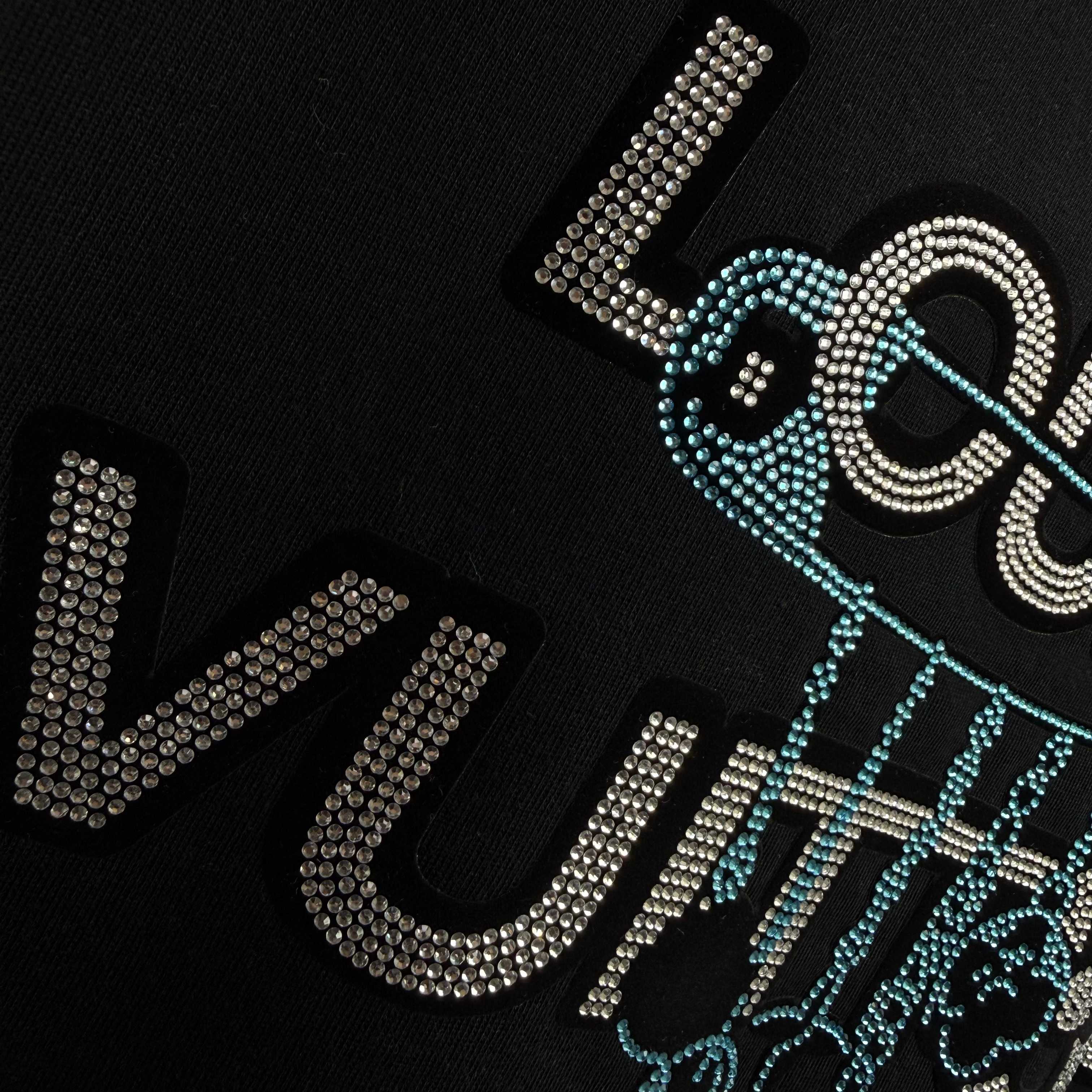 Louis Vuitton # 1v 路易*2026春夏新款 大lv字母立体植绒工艺+烫钻设计 定制双纱平纹纯棉面料 短袖T恤