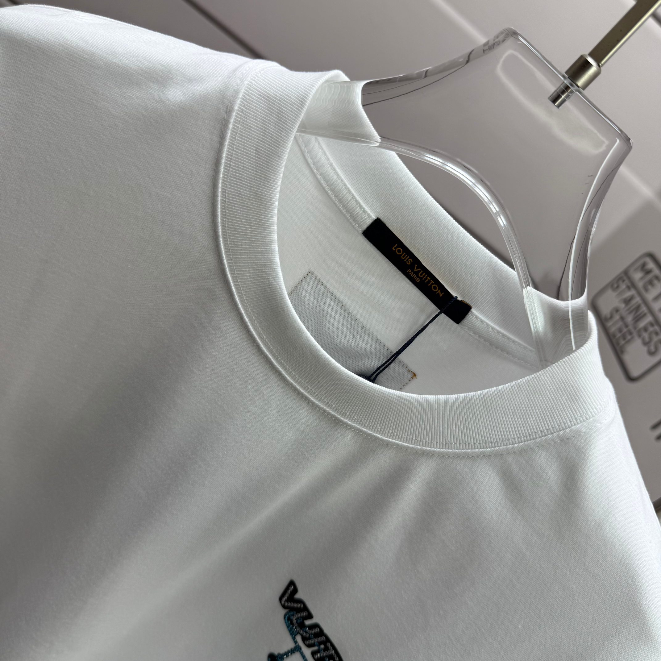 Louis Vuitton # 1v 路易*2026春夏新款 大lv字母立体植绒工艺+烫钻设计 定制双纱平纹纯棉面料 短袖T恤