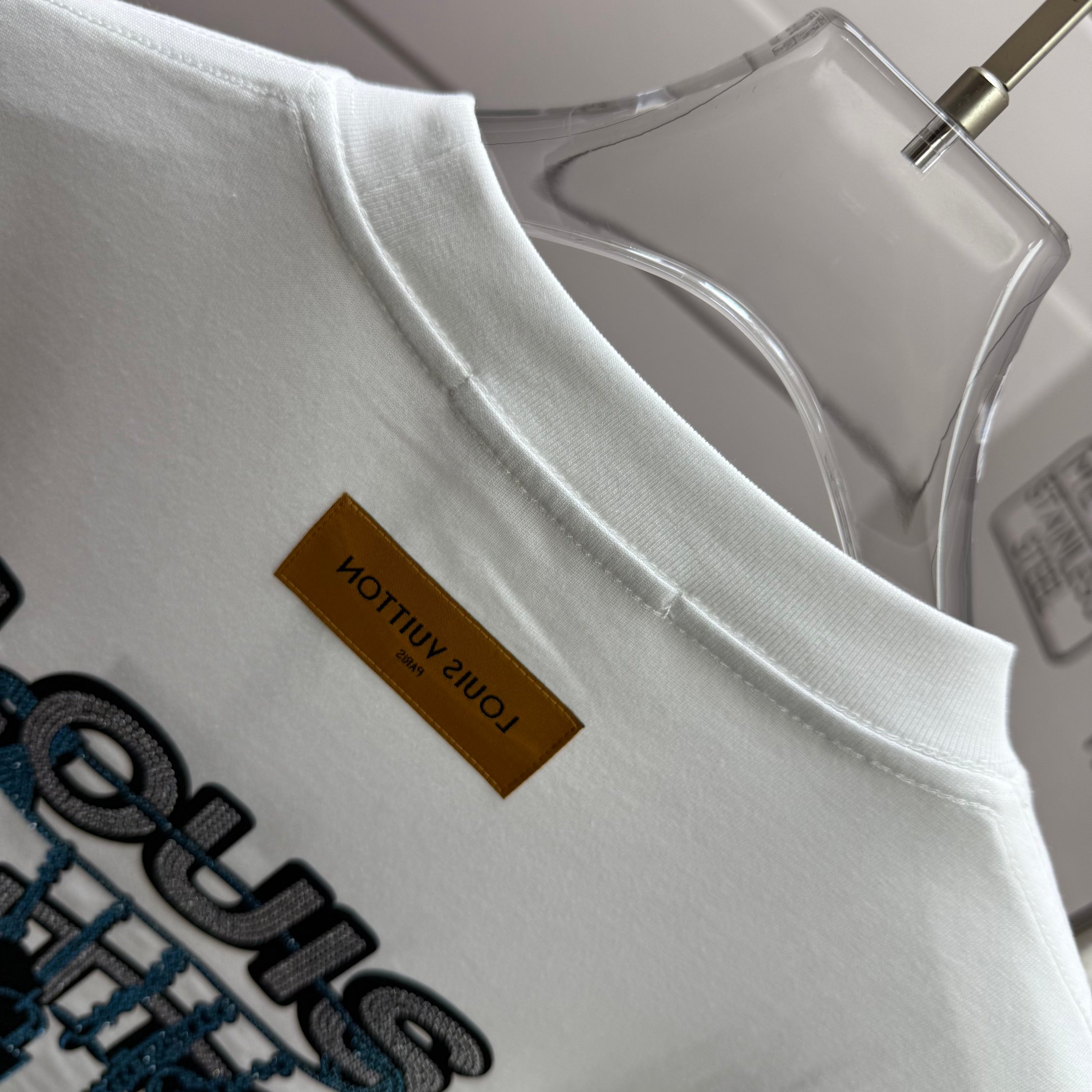 Louis Vuitton # 1v 路易*2026春夏新款 大lv字母立体植绒工艺+烫钻设计 定制双纱平纹纯棉面料 短袖T恤