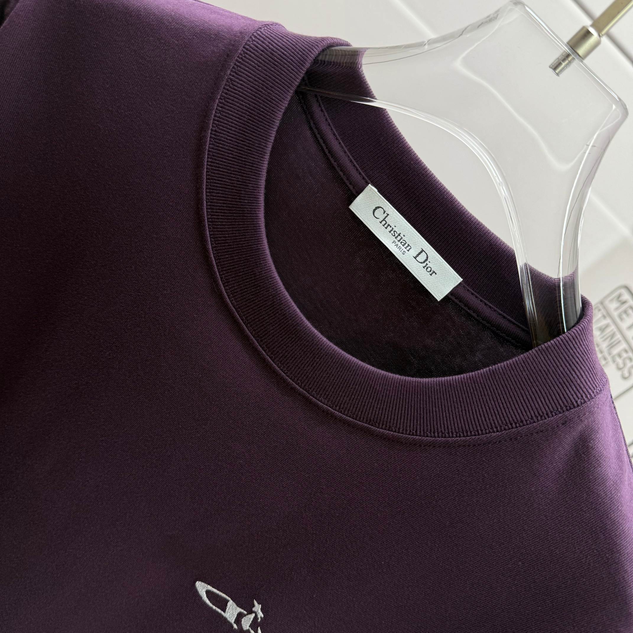Dior # Dio* 克里斯蒂迪奥 2026春夏新款 字母简约刺绣工艺 简约大方 定制双纱平纹纯棉面料 短袖T恤
