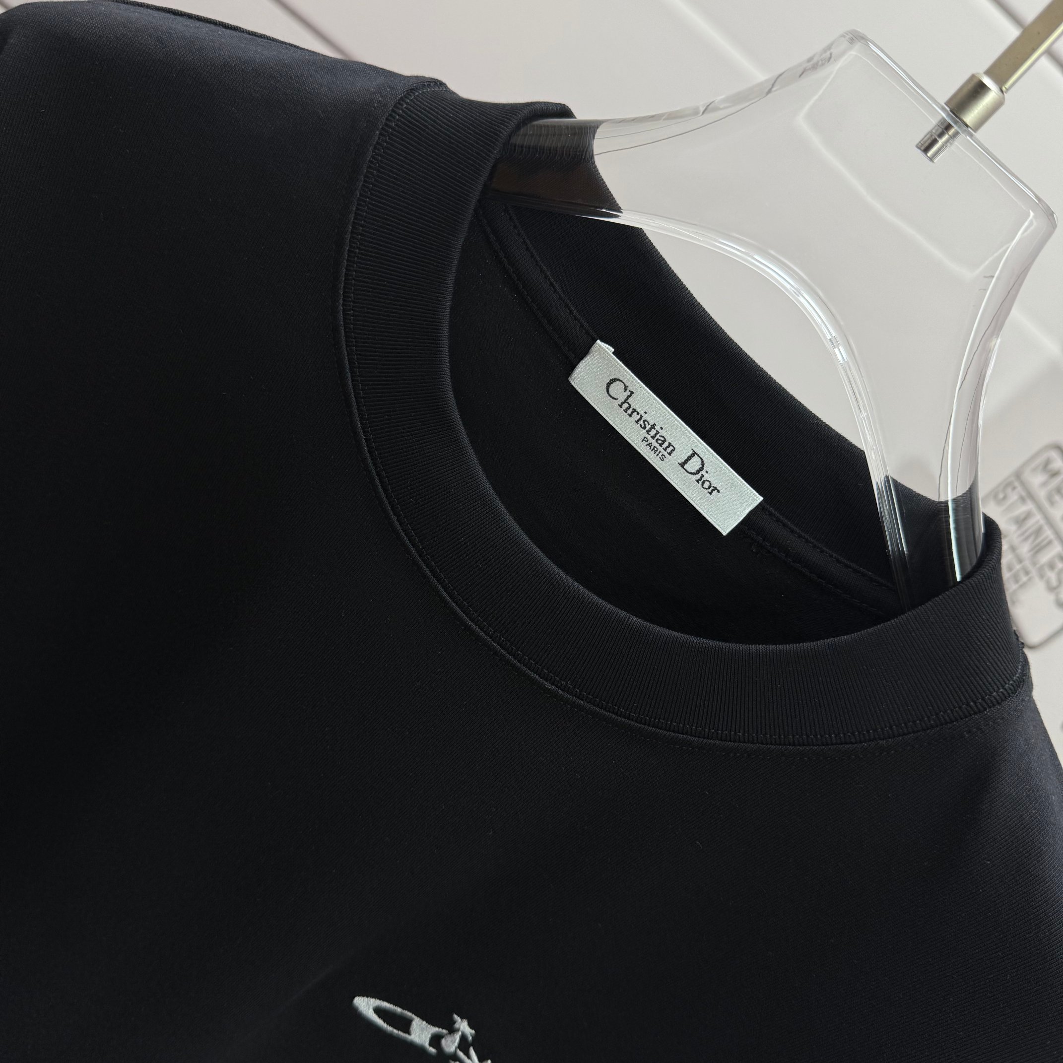 Dior # Dio* 克里斯蒂迪奥 2026春夏新款 字母简约刺绣工艺 简约大方 定制双纱平纹纯棉面料 短袖T恤