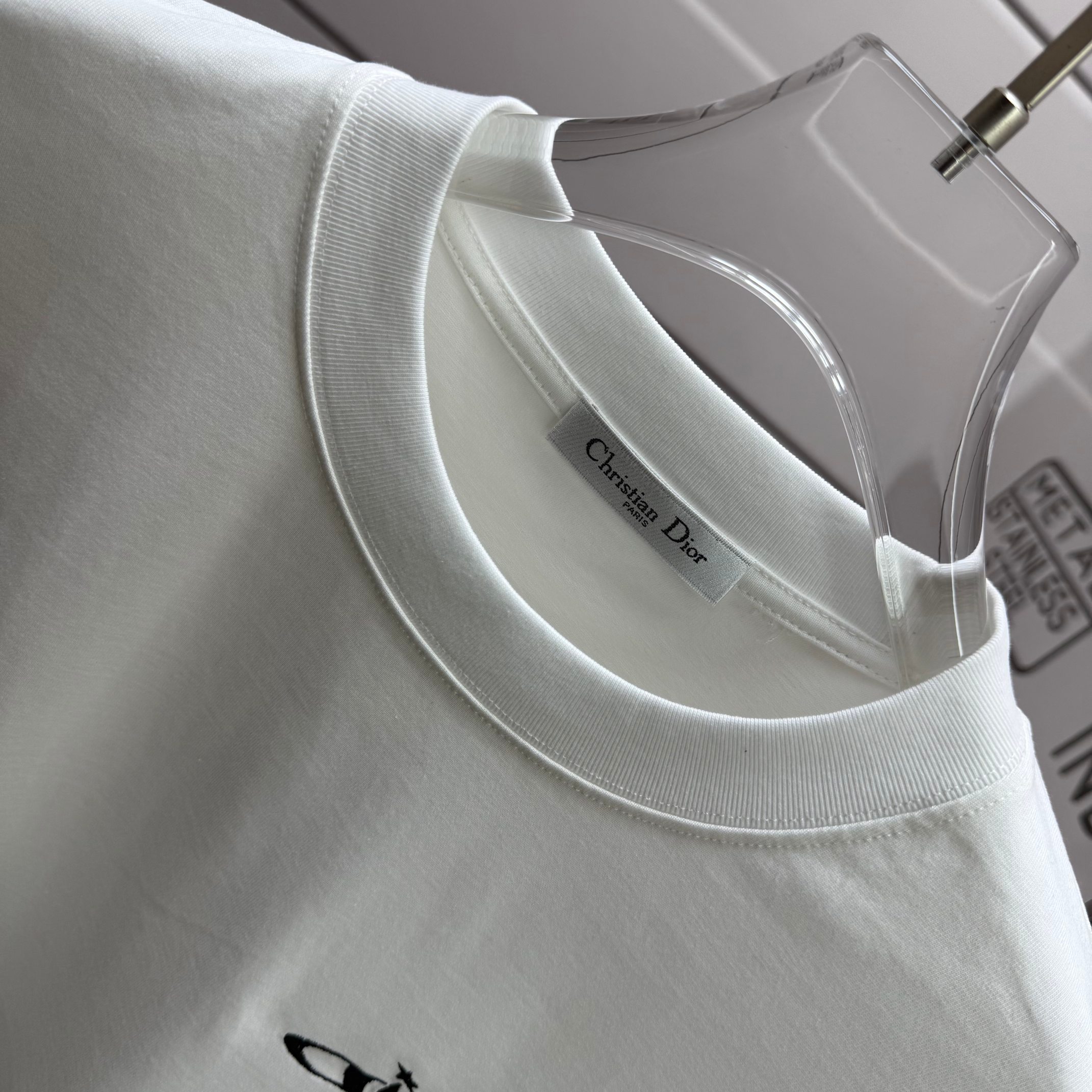 Dior # Dio* 克里斯蒂迪奥 2026春夏新款 字母简约刺绣工艺 简约大方 定制双纱平纹纯棉面料 短袖T恤