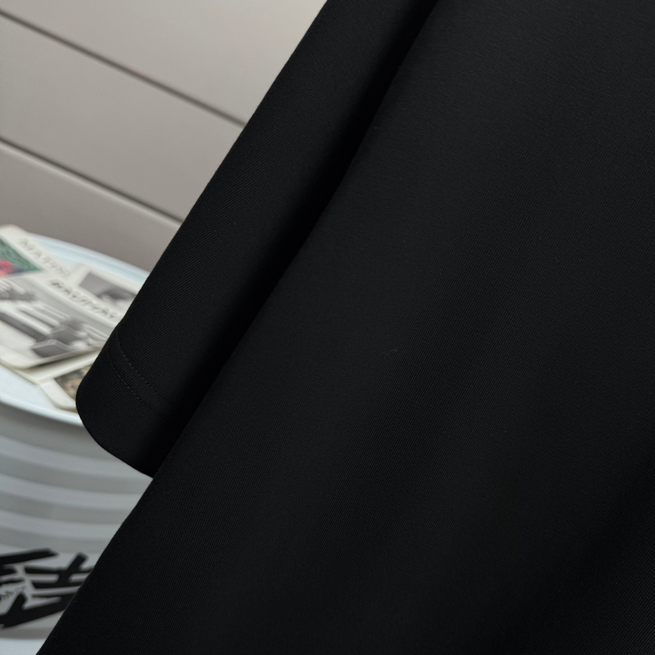 Dior # Dio* 克里斯蒂迪奥 2026春夏新款 字母简约刺绣工艺 简约大方 定制双纱平纹纯棉面料 短袖T恤