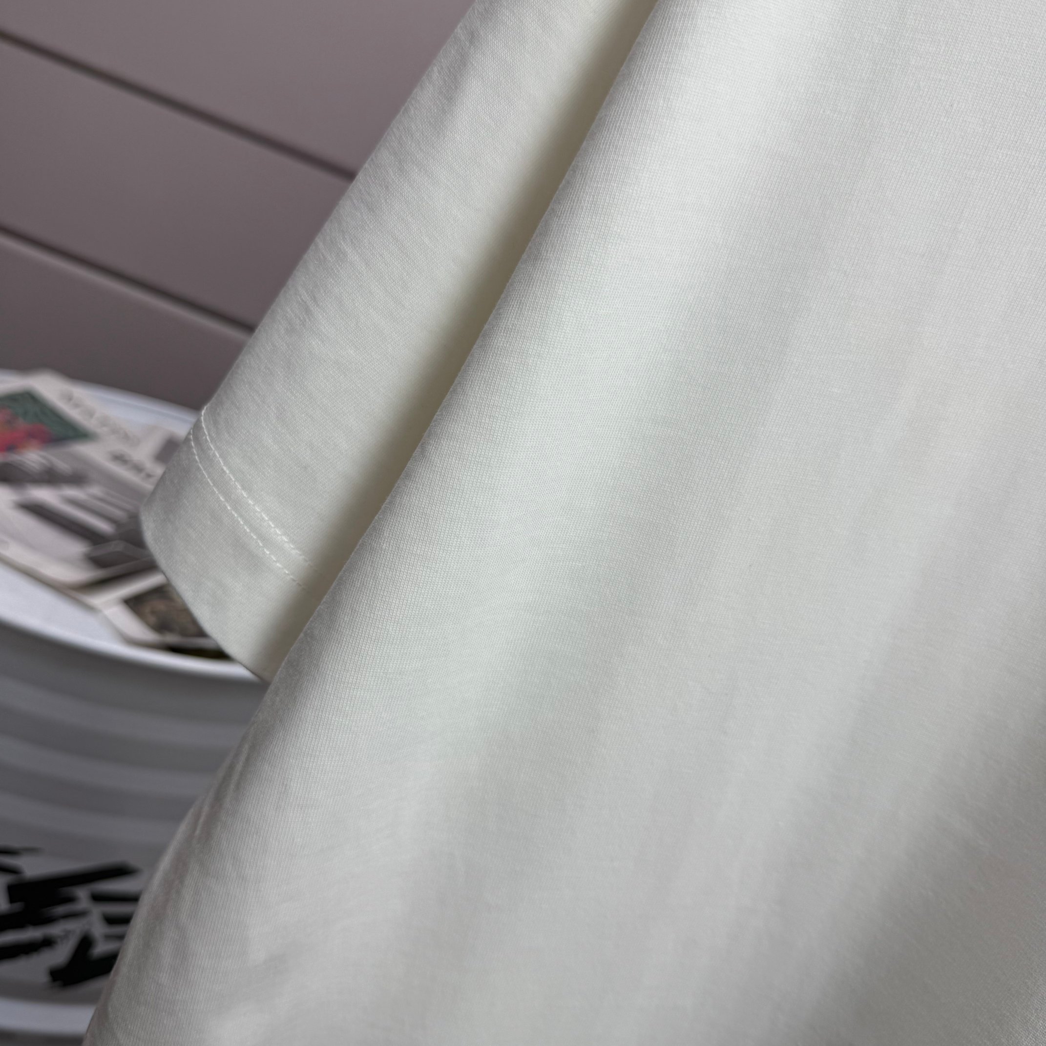Dior # Dio* 克里斯蒂迪奥 2026春夏新款 字母简约刺绣工艺 简约大方 定制双纱平纹纯棉面料 短袖T恤