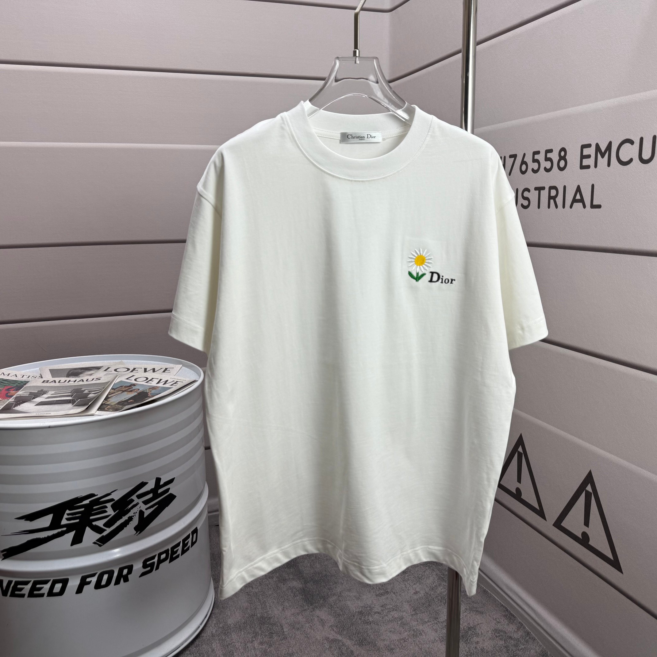 Dior # Dio* 克里斯蒂迪奥 2026春夏新款 字母简约刺绣工艺 简约大方 定制双纱平纹纯棉面料 短袖T恤