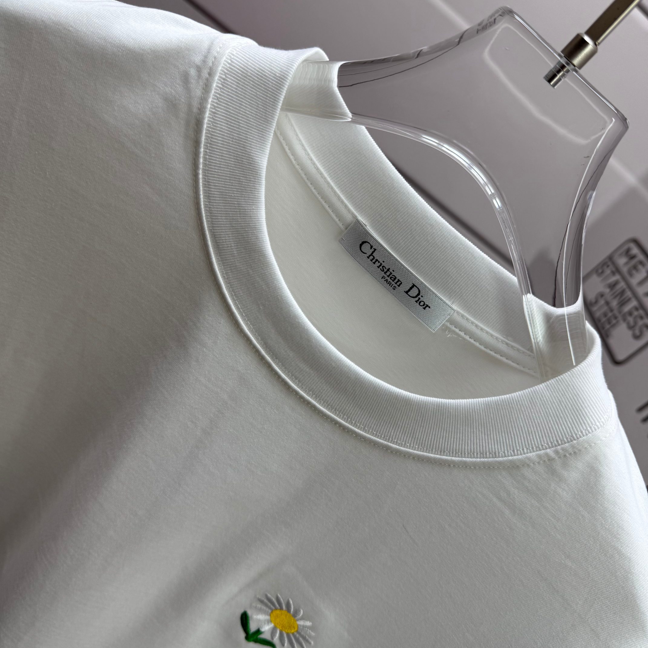 Dior # Dio* 克里斯蒂迪奥 2026春夏新款 字母简约刺绣工艺 简约大方 定制双纱平纹纯棉面料 短袖T恤