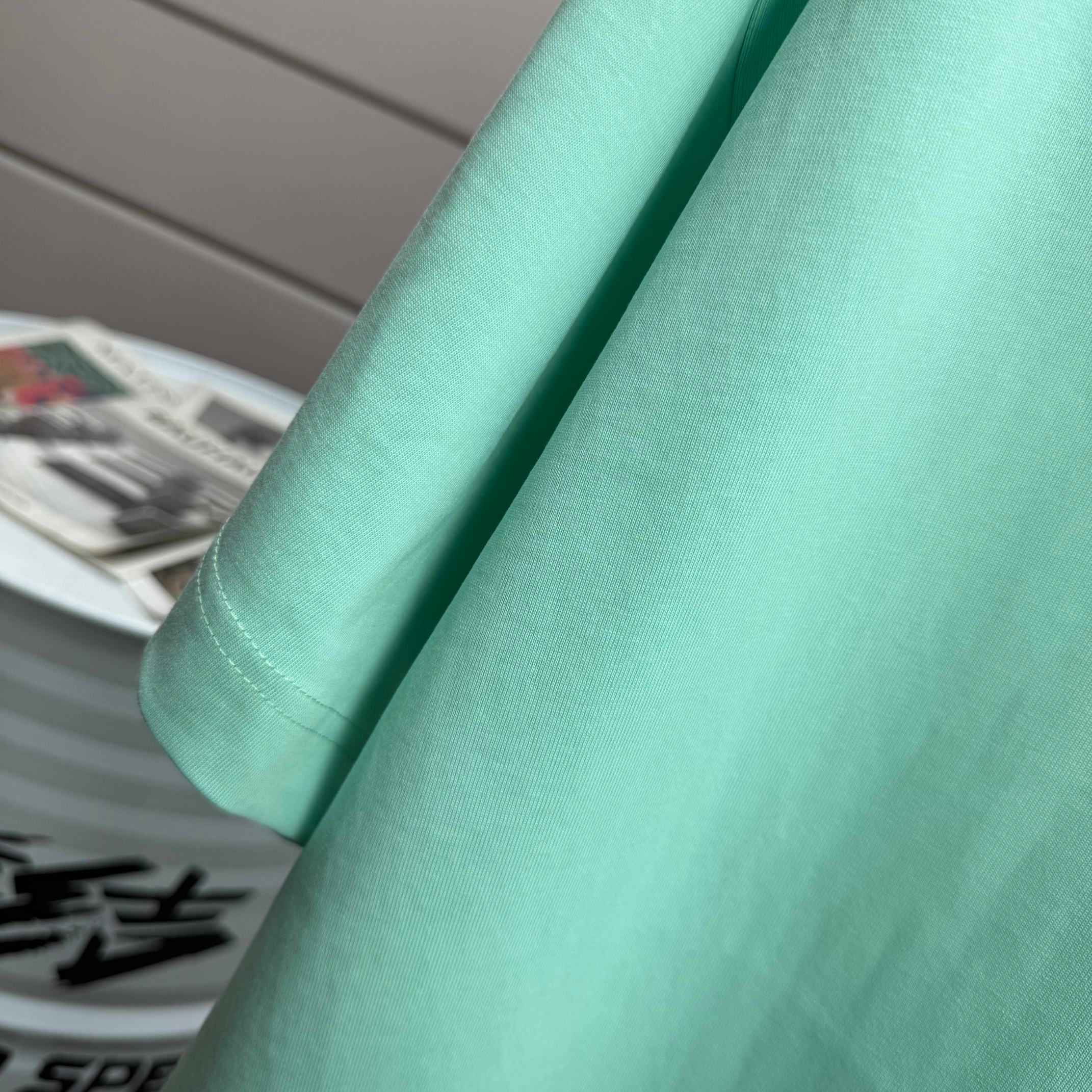 Burberry # BBR 巴宝*莉 2026春夏款 简约战马刺绣工艺 定制双纱平纹纯棉面料 短袖T恤