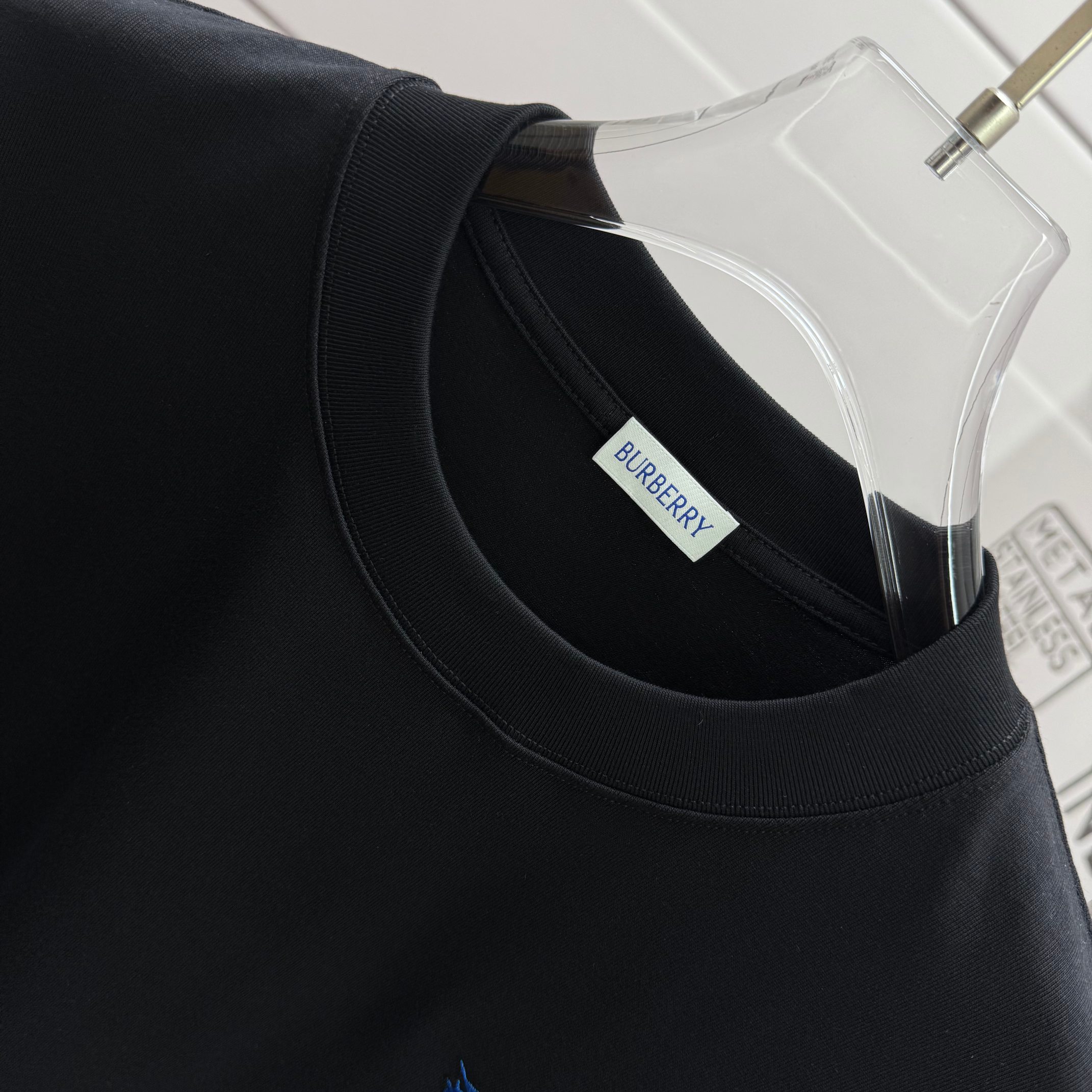 Burberry # BBR 巴宝*莉 2026春夏款 简约战马刺绣工艺 定制双纱平纹纯棉面料 短袖T恤