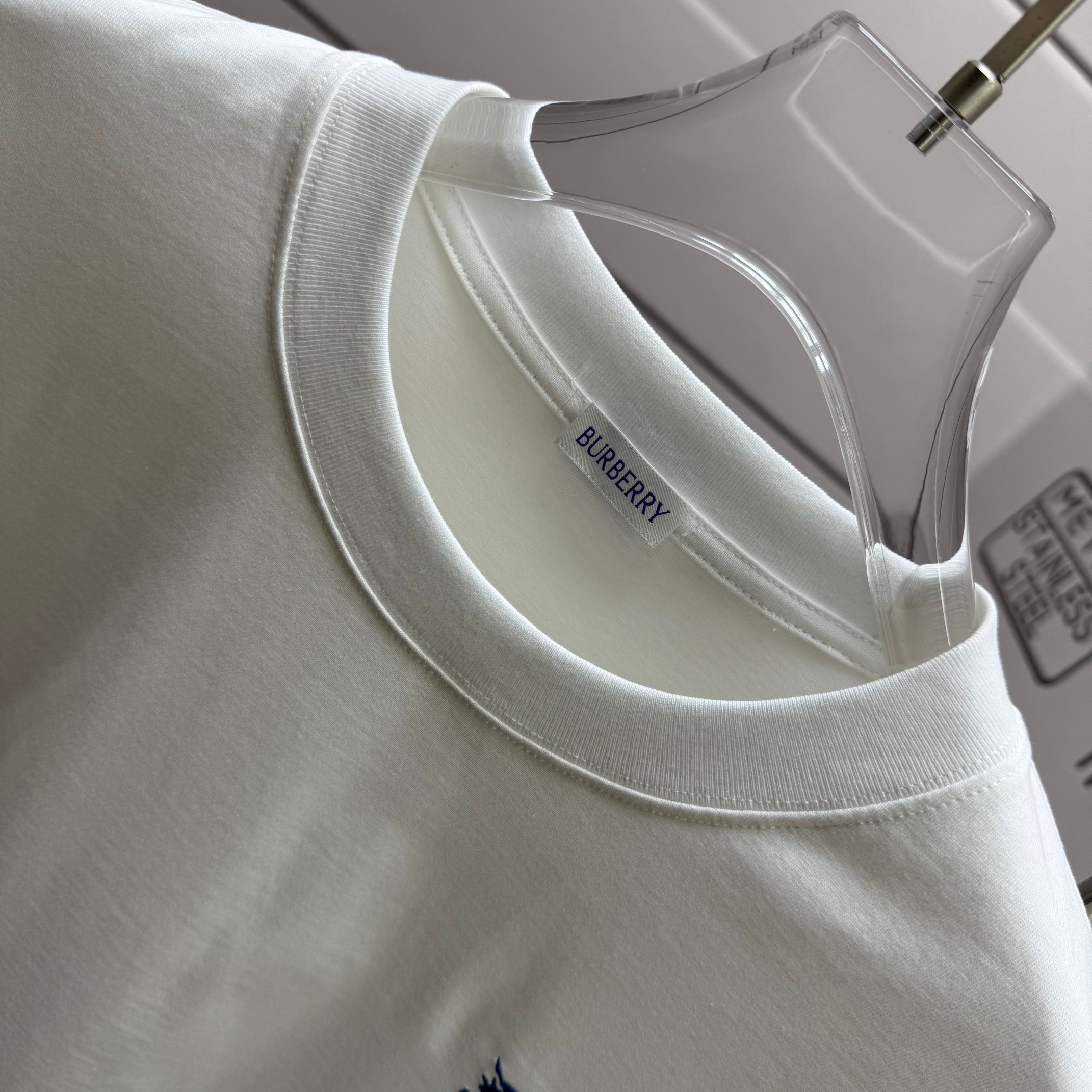 Burberry # BBR 巴宝*莉 2026春夏款 简约战马刺绣工艺 定制双纱平纹纯棉面料 短袖T恤