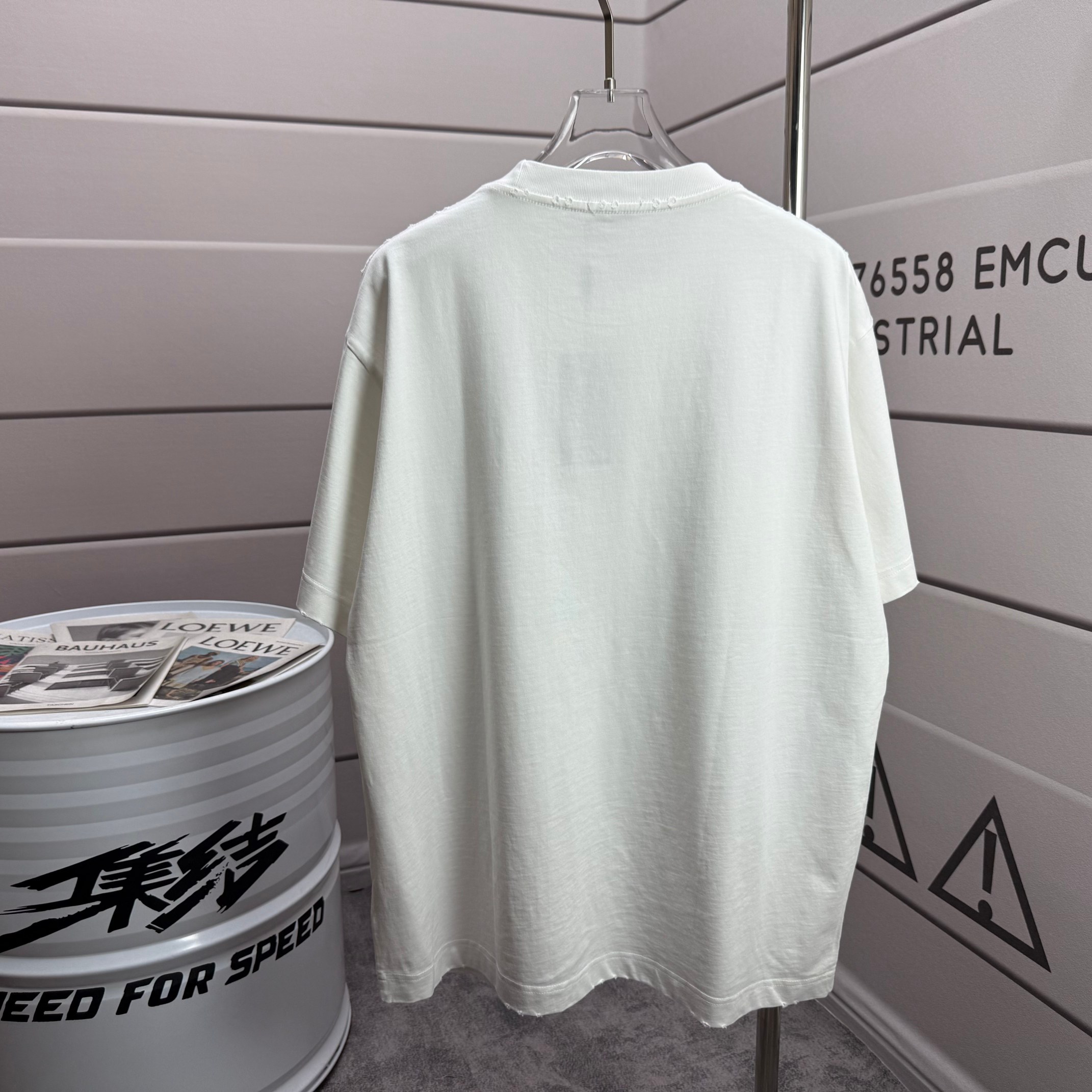 Balenciaga # 巴黎世* Balenciag*2026春夏新款 洗水磨破320克圆领短袖tee 宽松版