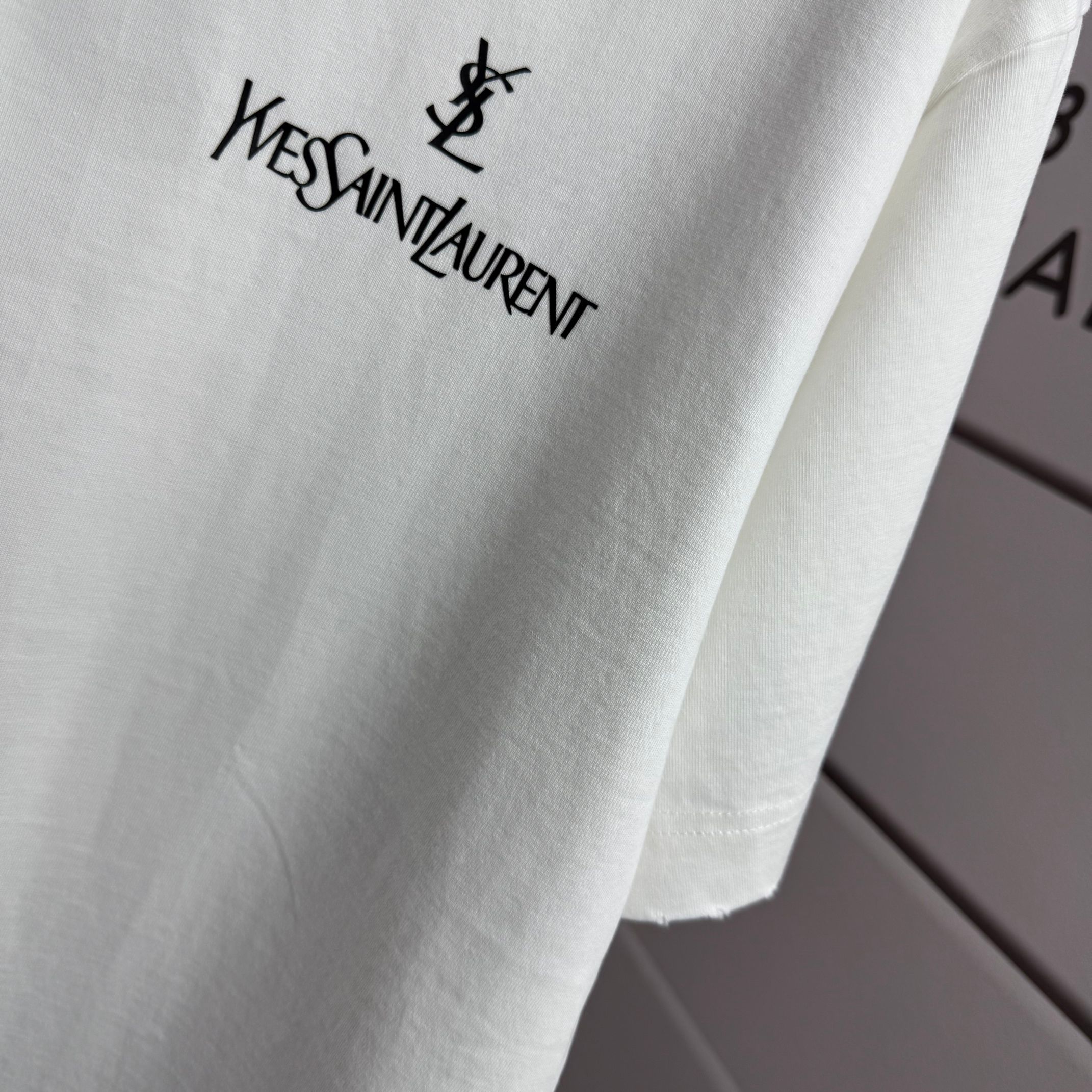 Saint Laurent # YS* 圣罗*兰2026春夏新款 洗水磨破320克圆领短袖tee 宽松版