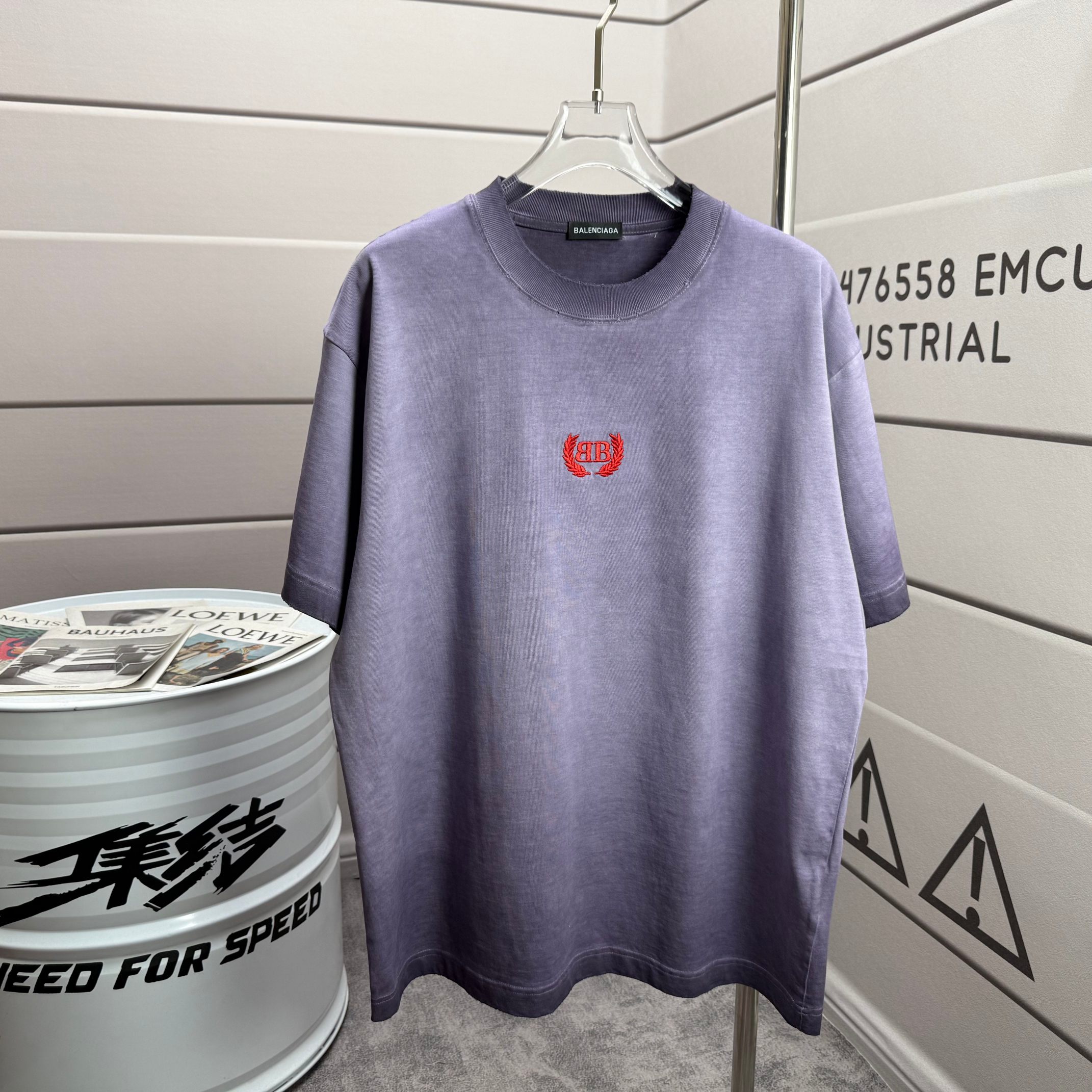 Balenciaga # 巴黎世* Balenciag*2026春夏新款 洗水磨破320克圆领短袖tee 宽松版