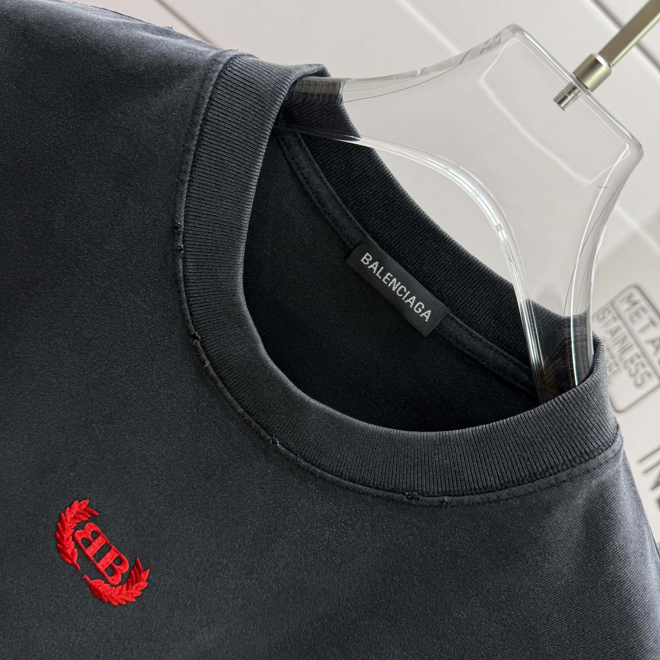 Balenciaga # 巴黎世* Balenciag*2026春夏新款 洗水磨破320克圆领短袖tee 宽松版