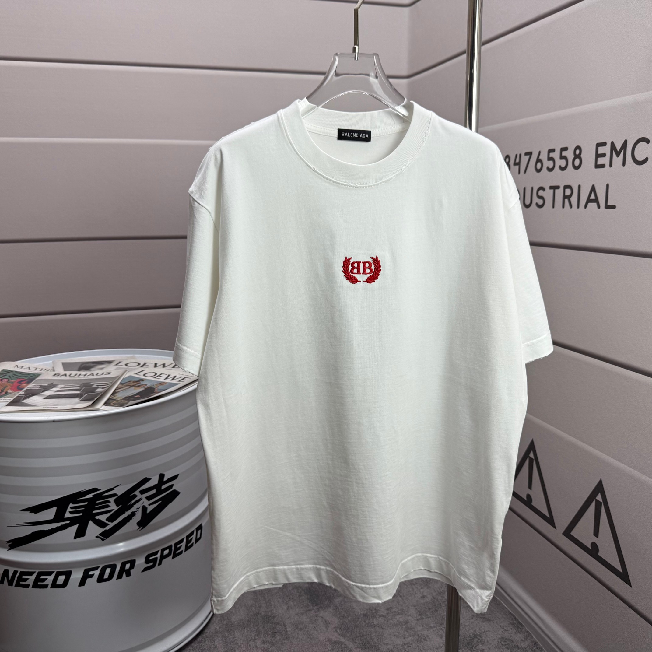 Balenciaga # 巴黎世* Balenciag*2026春夏新款 洗水磨破320克圆领短袖tee 宽松版