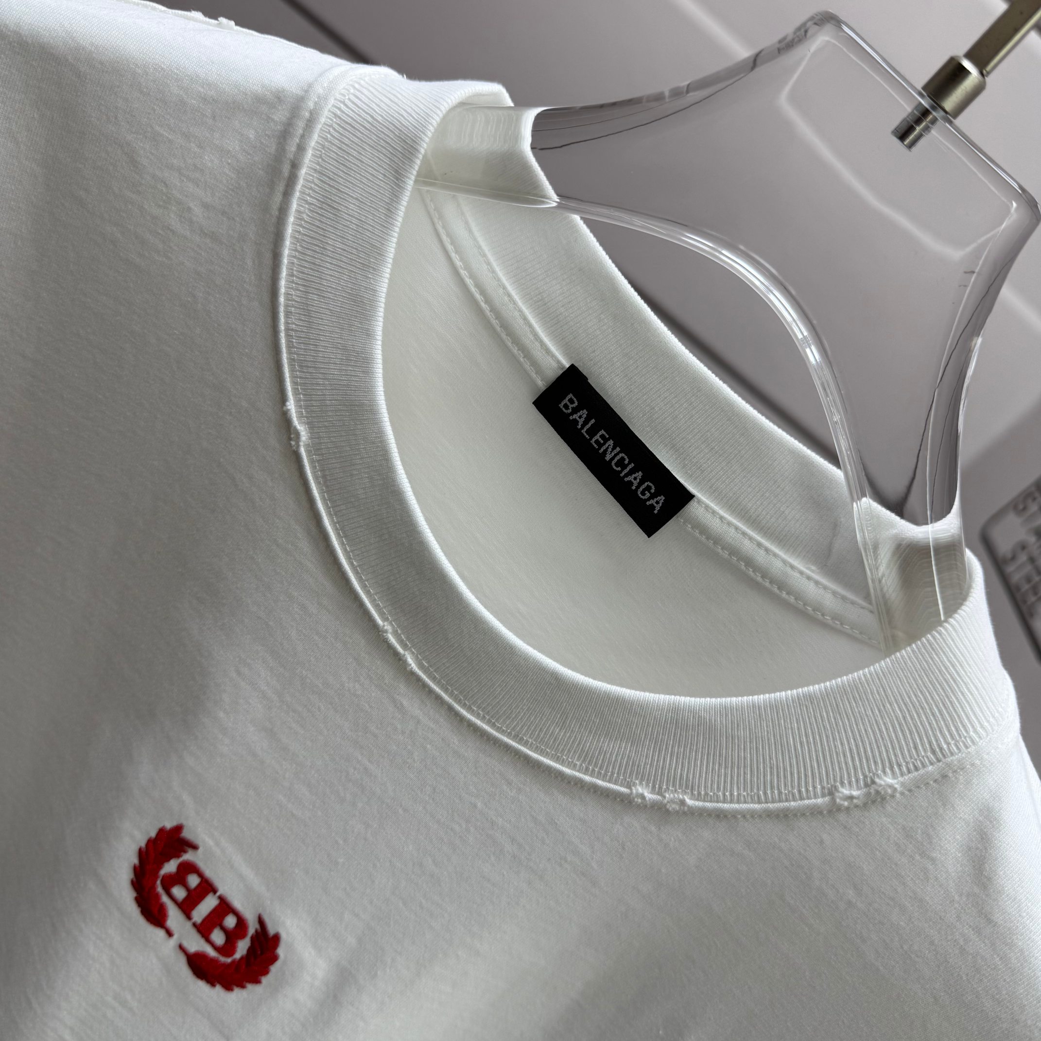 Balenciaga # 巴黎世* Balenciag*2026春夏新款 洗水磨破320克圆领短袖tee 宽松版