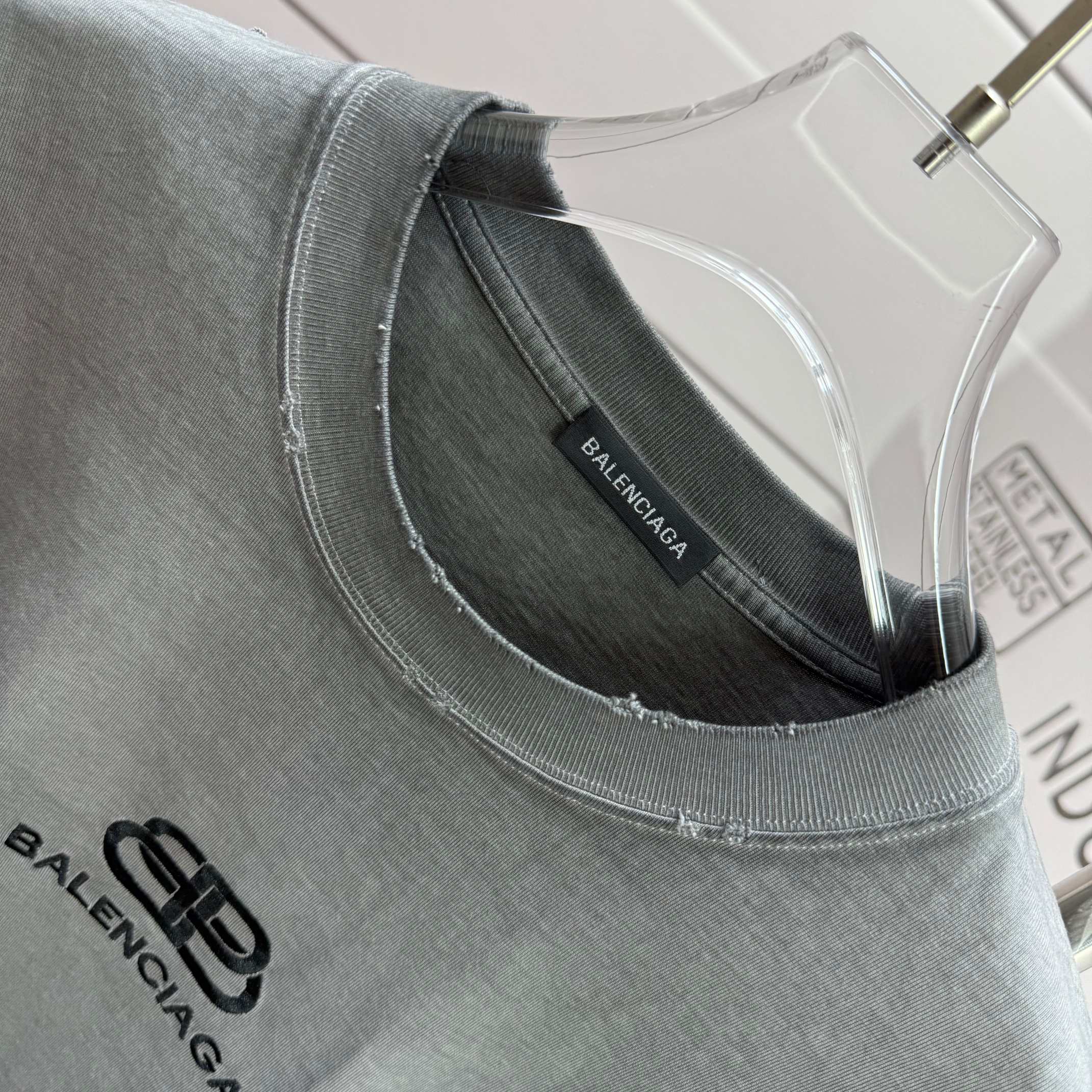 Balenciaga # 巴黎世* Balenciag*2026春夏新款 洗水磨破320克圆领短袖tee 宽松版