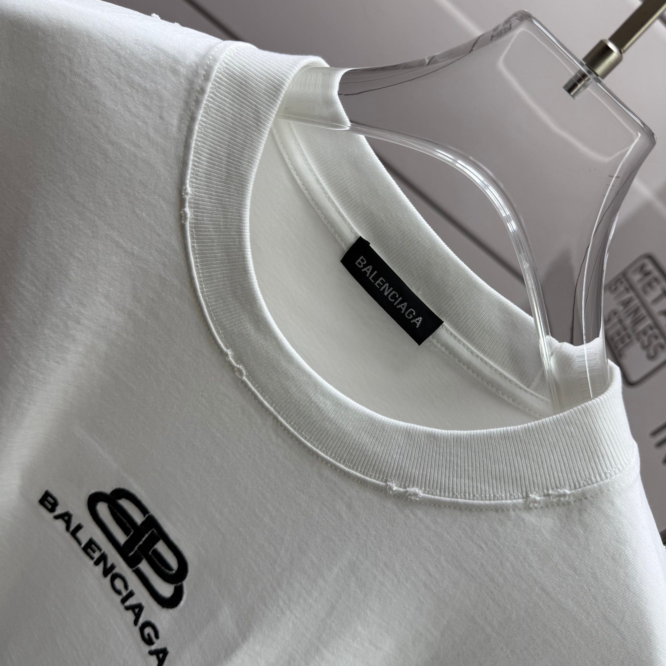 Balenciaga # 巴黎世* Balenciag*2026春夏新款 洗水磨破320克圆领短袖tee 宽松版