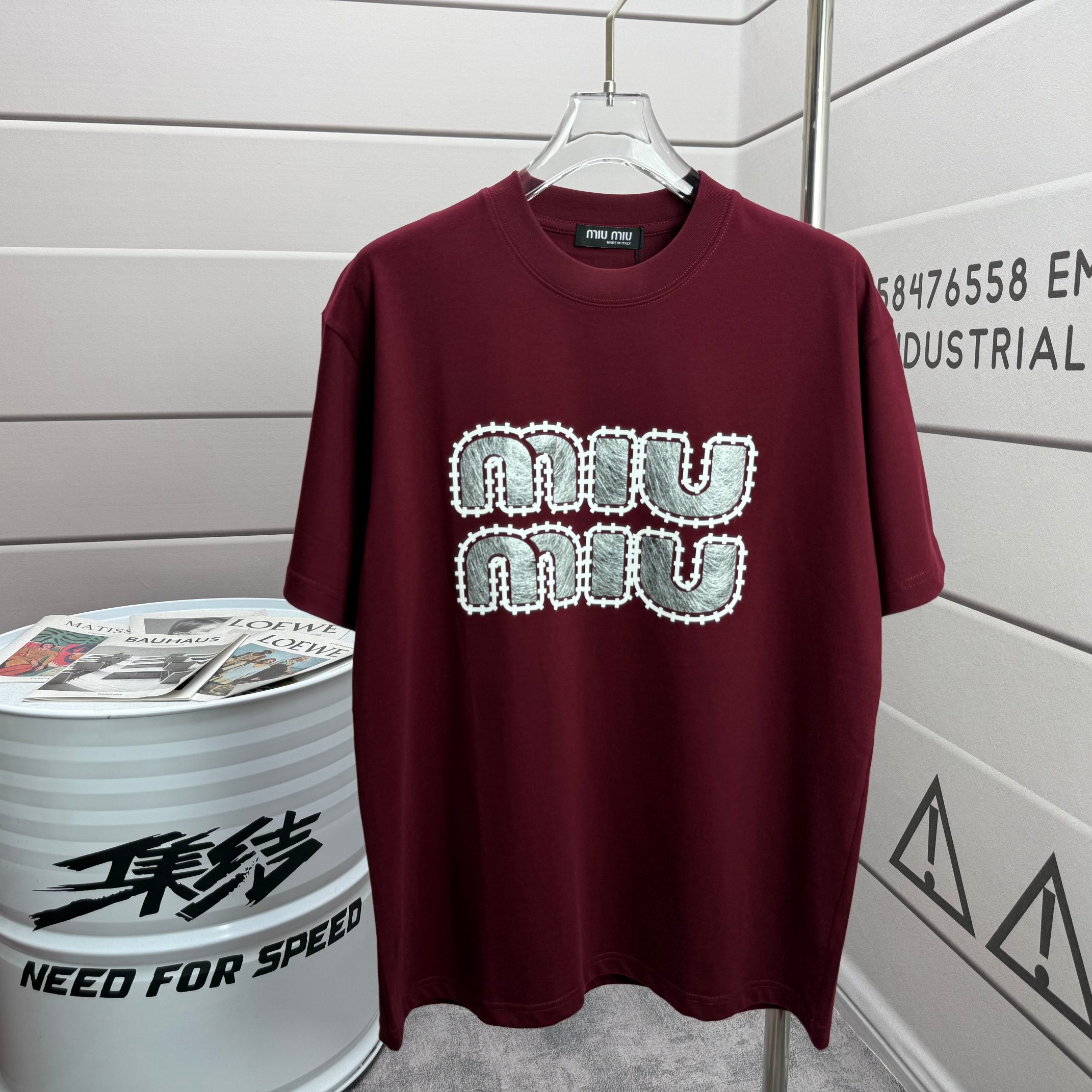 Miu Miu # miu miu* 2026春夏款 个性 字母立体厚板双色硅胶工艺 定制双纱平纹纯棉面料 短袖T恤