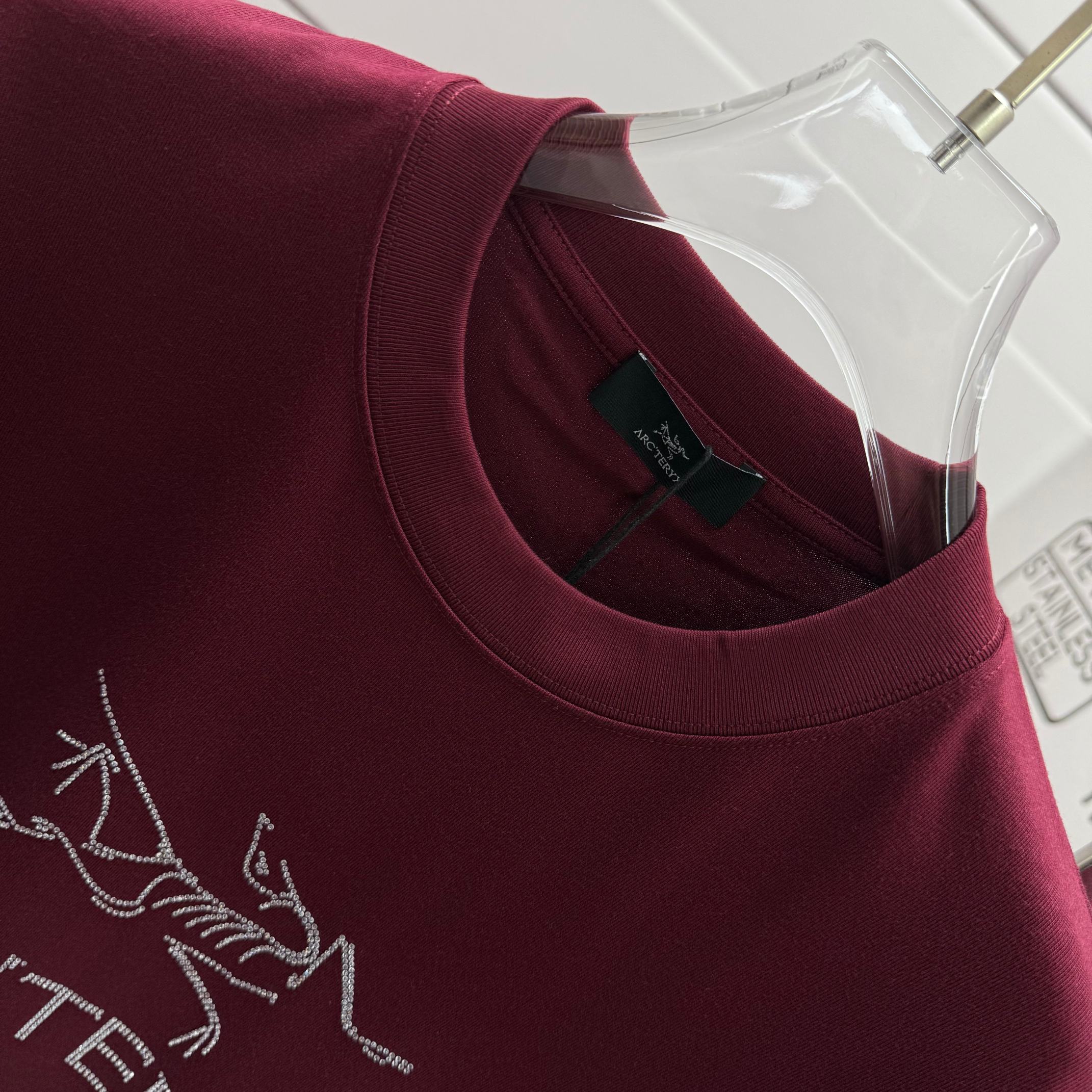Arc'teryx # ARC'TERYX*始祖*鸟 2026春夏新款 个性 字母烫钻工艺 定制双纱平纹纯棉面料 短袖T恤