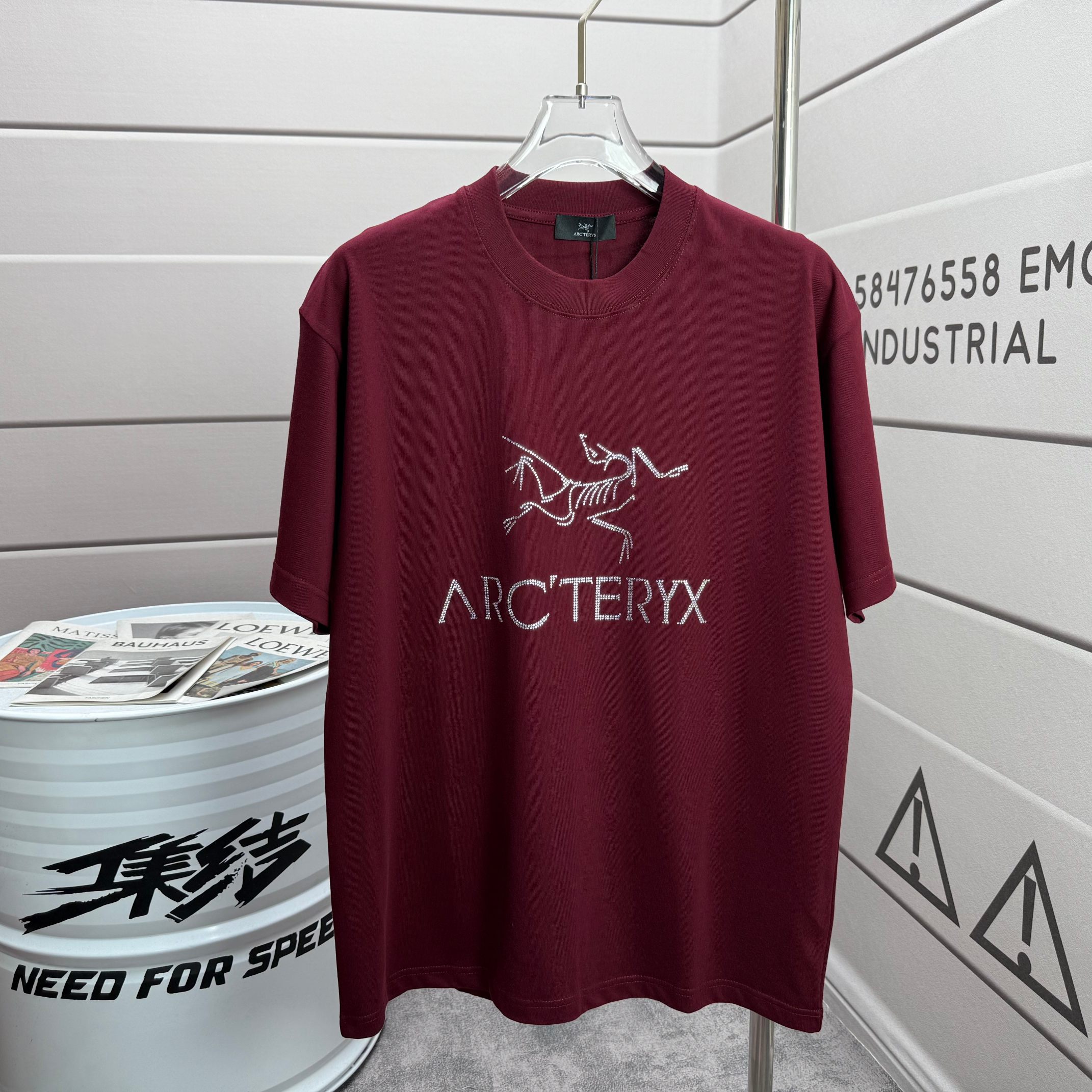 Arc'teryx # ARC'TERYX*始祖*鸟 2026春夏新款 个性 字母烫钻工艺 定制双纱平纹纯棉面料 短袖T恤
