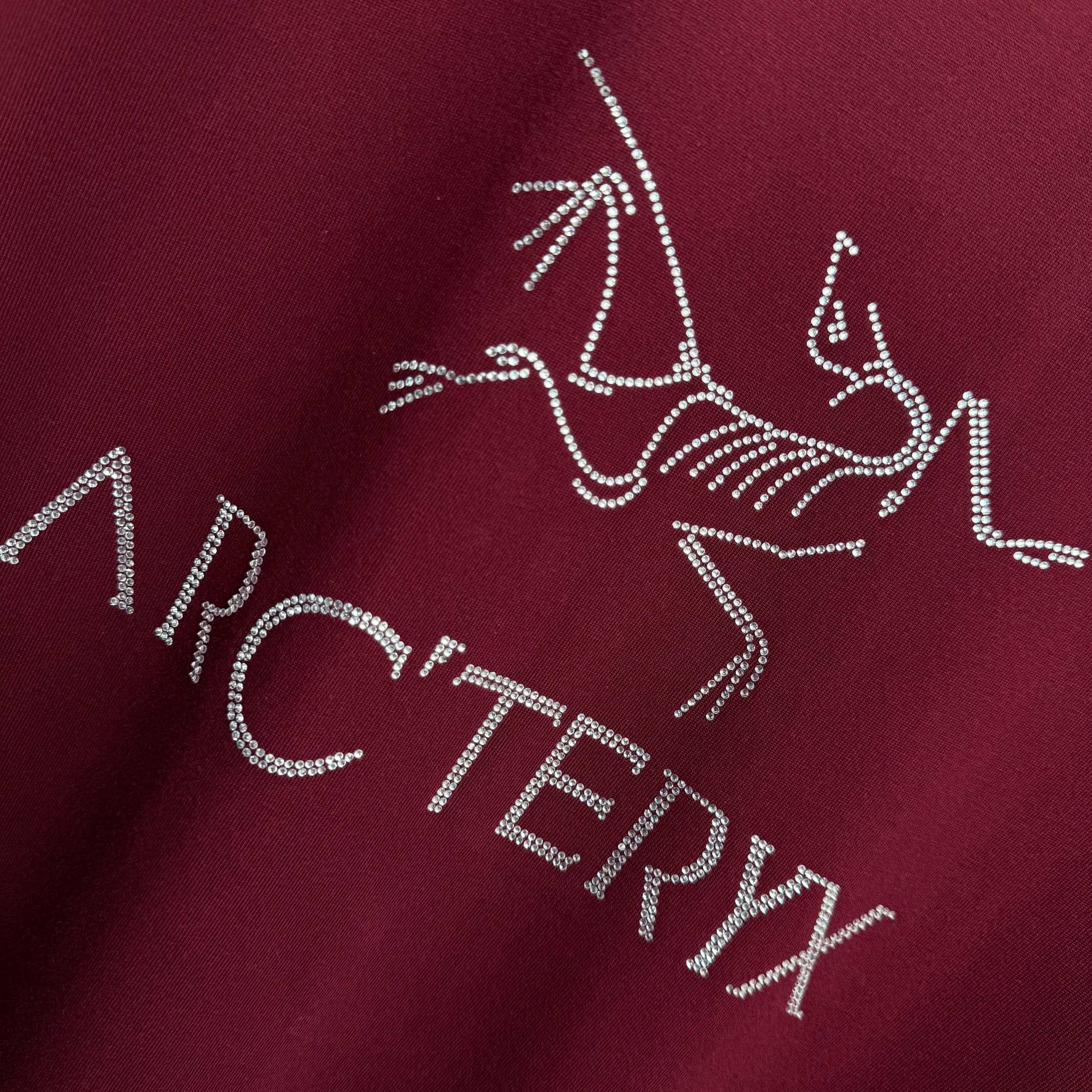 Arc'teryx # ARC'TERYX*始祖*鸟 2026春夏新款 个性 字母烫钻工艺 定制双纱平纹纯棉面料 短袖T恤