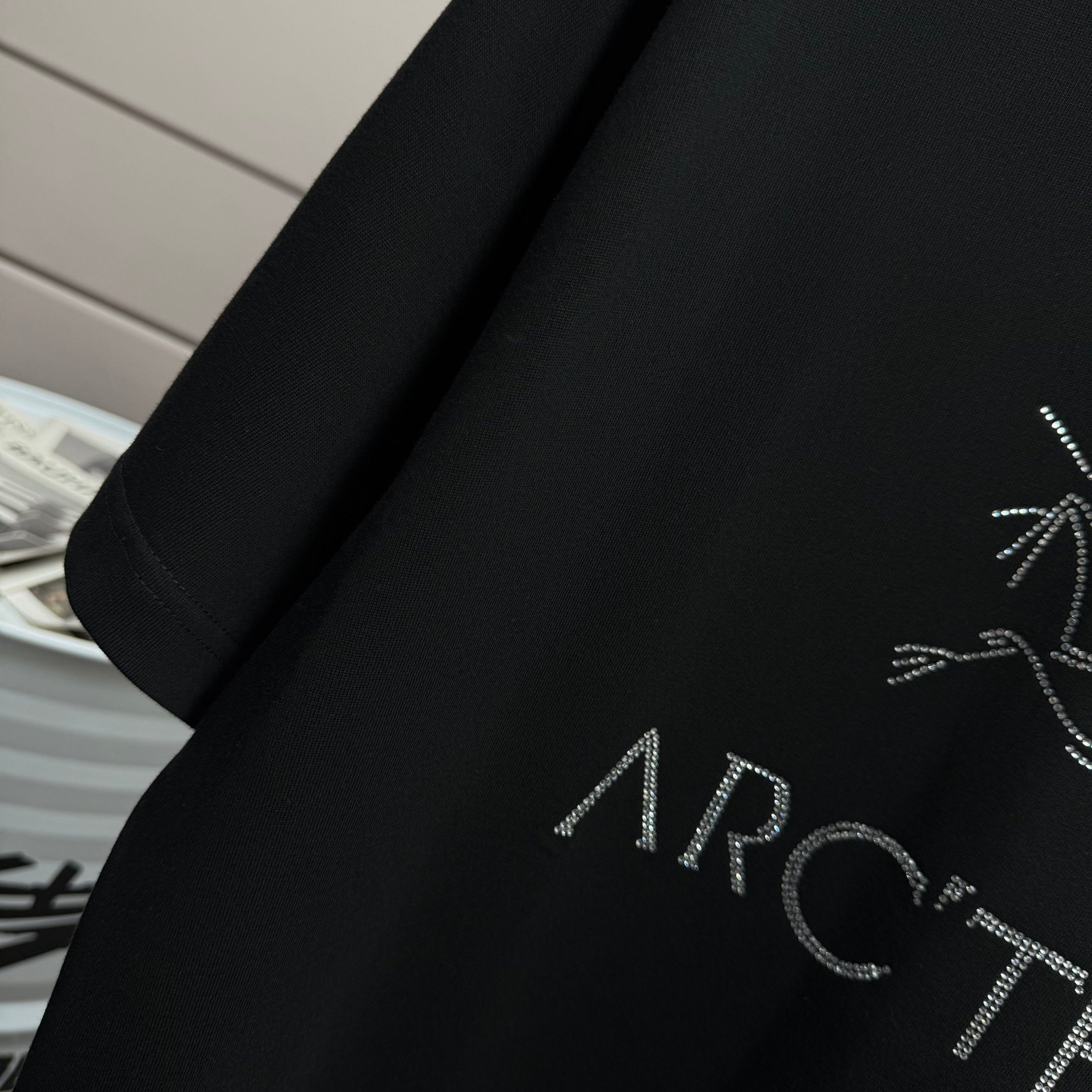Arc'teryx # ARC'TERYX*始祖*鸟 2026春夏新款 个性 字母烫钻工艺 定制双纱平纹纯棉面料 短袖T恤
