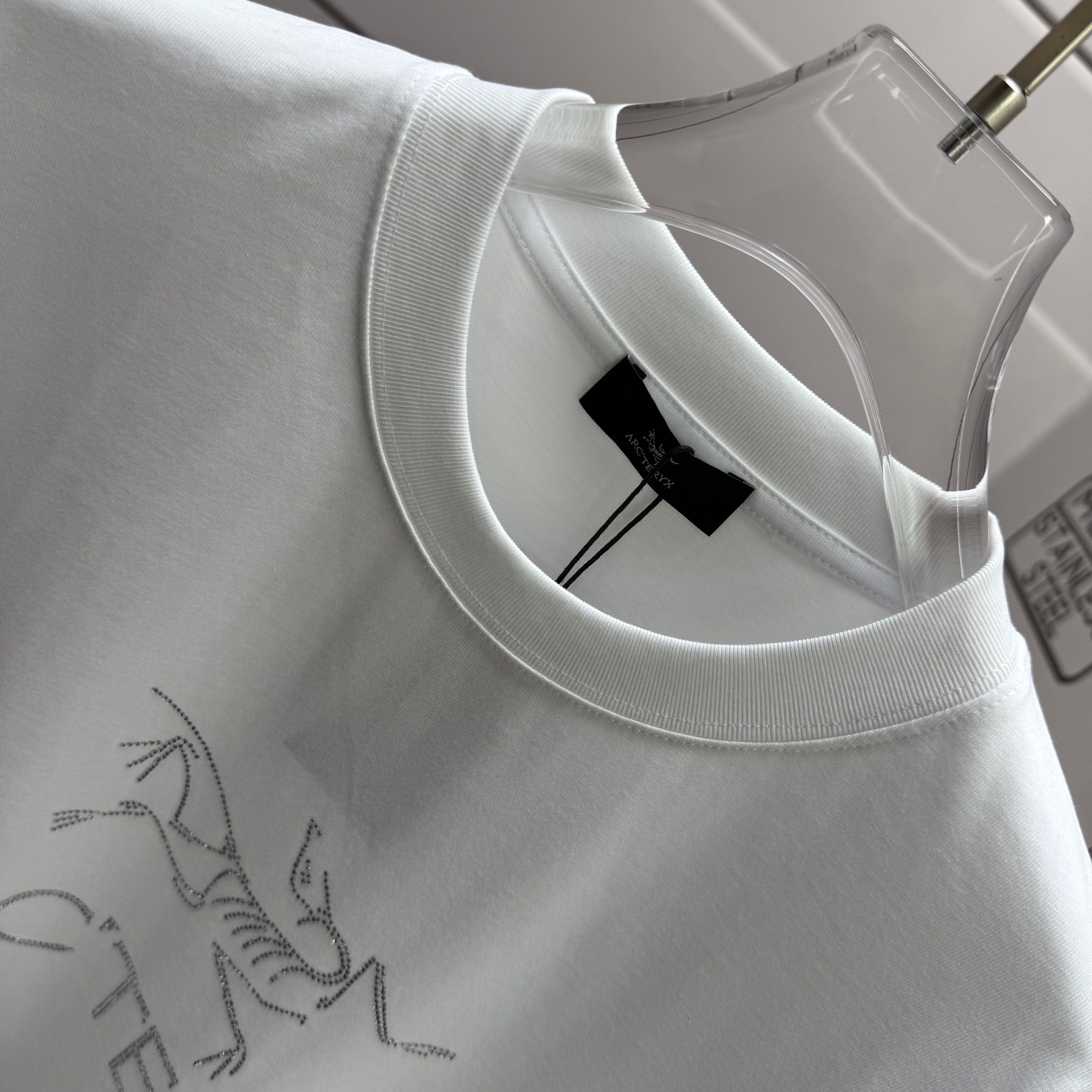 Arc'teryx # ARC'TERYX*始祖*鸟 2026春夏新款 个性 字母烫钻工艺 定制双纱平纹纯棉面料 短袖T恤