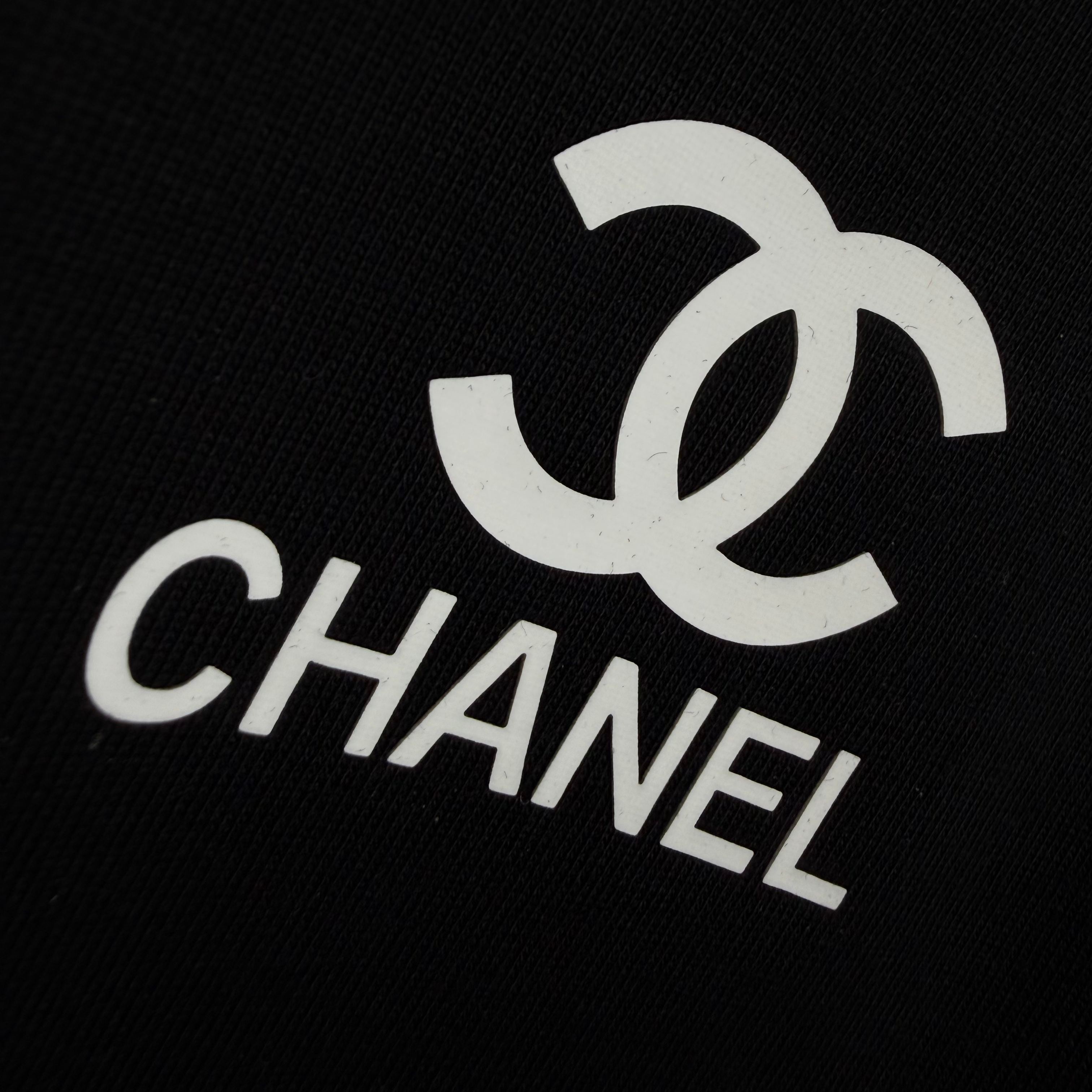 Chanel # CHANE*香奈*儿 2026春夏新款 字母 立体厚板硅胶工艺 定制双纱平纹纯棉面料 短袖T恤