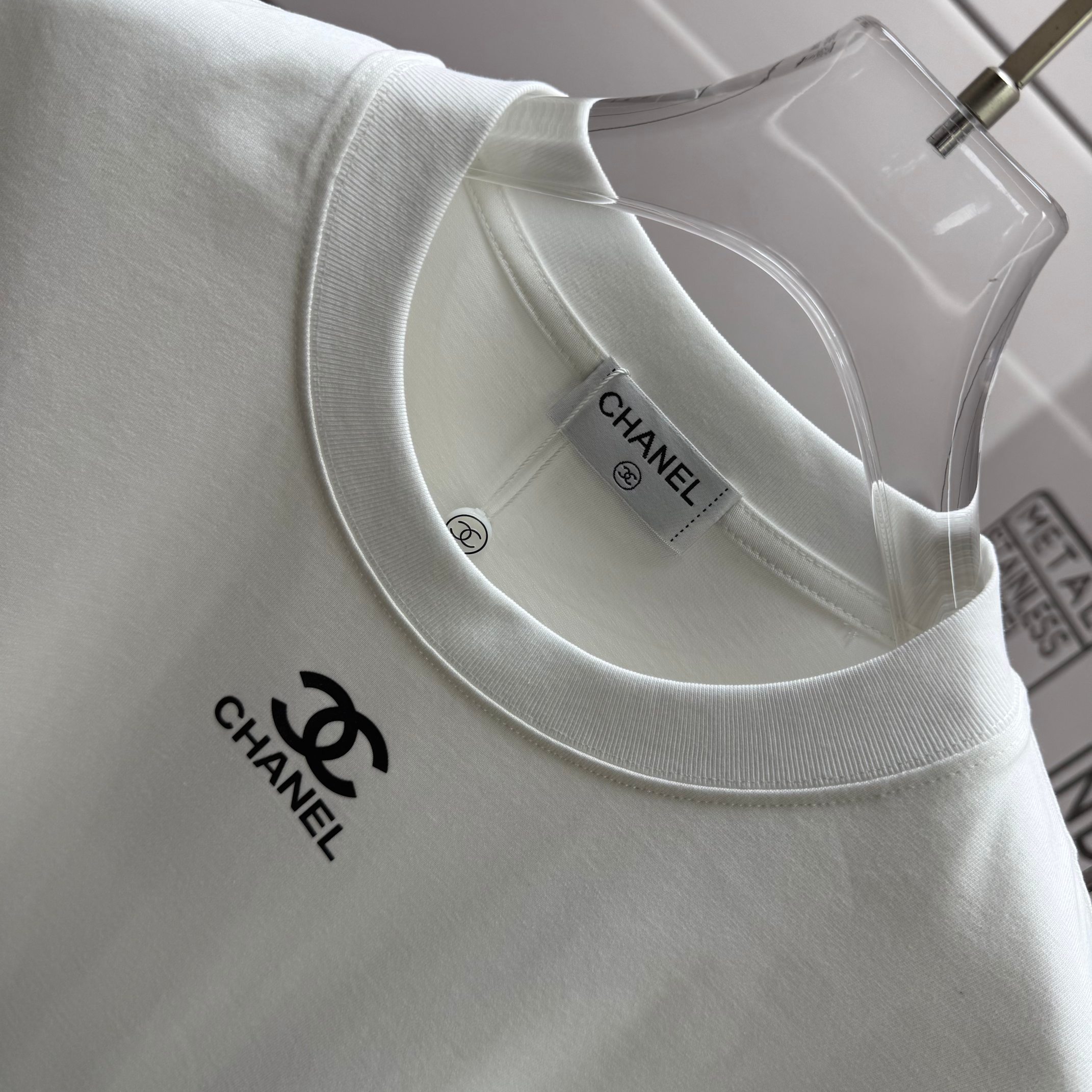 Chanel # CHANE*香奈*儿 2026春夏新款 字母 立体厚板硅胶工艺 定制双纱平纹纯棉面料 短袖T恤