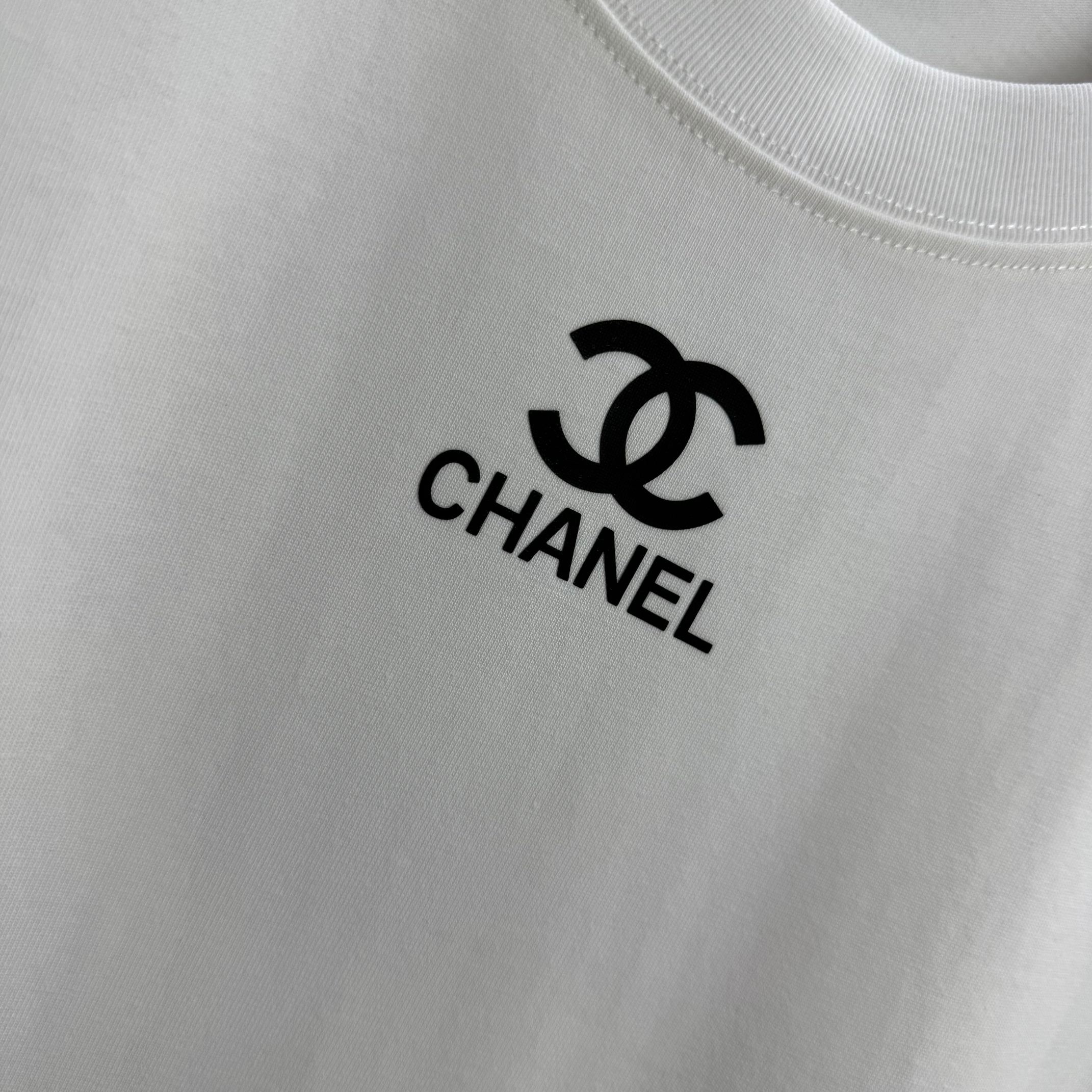 Chanel # CHANE*香奈*儿 2026春夏新款 字母 立体厚板硅胶工艺 定制双纱平纹纯棉面料 短袖T恤