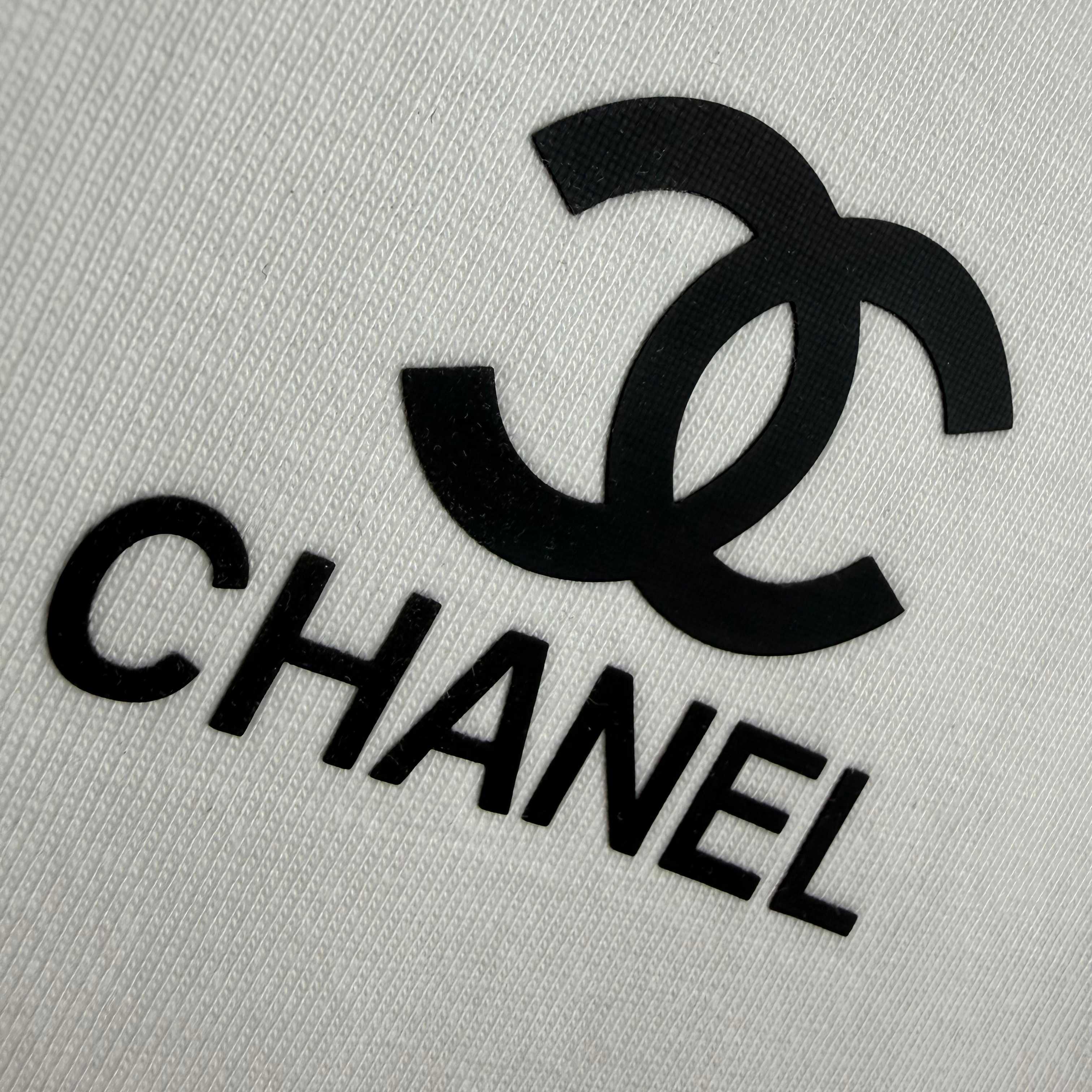 Chanel # CHANE*香奈*儿 2026春夏新款 字母 立体厚板硅胶工艺 定制双纱平纹纯棉面料 短袖T恤