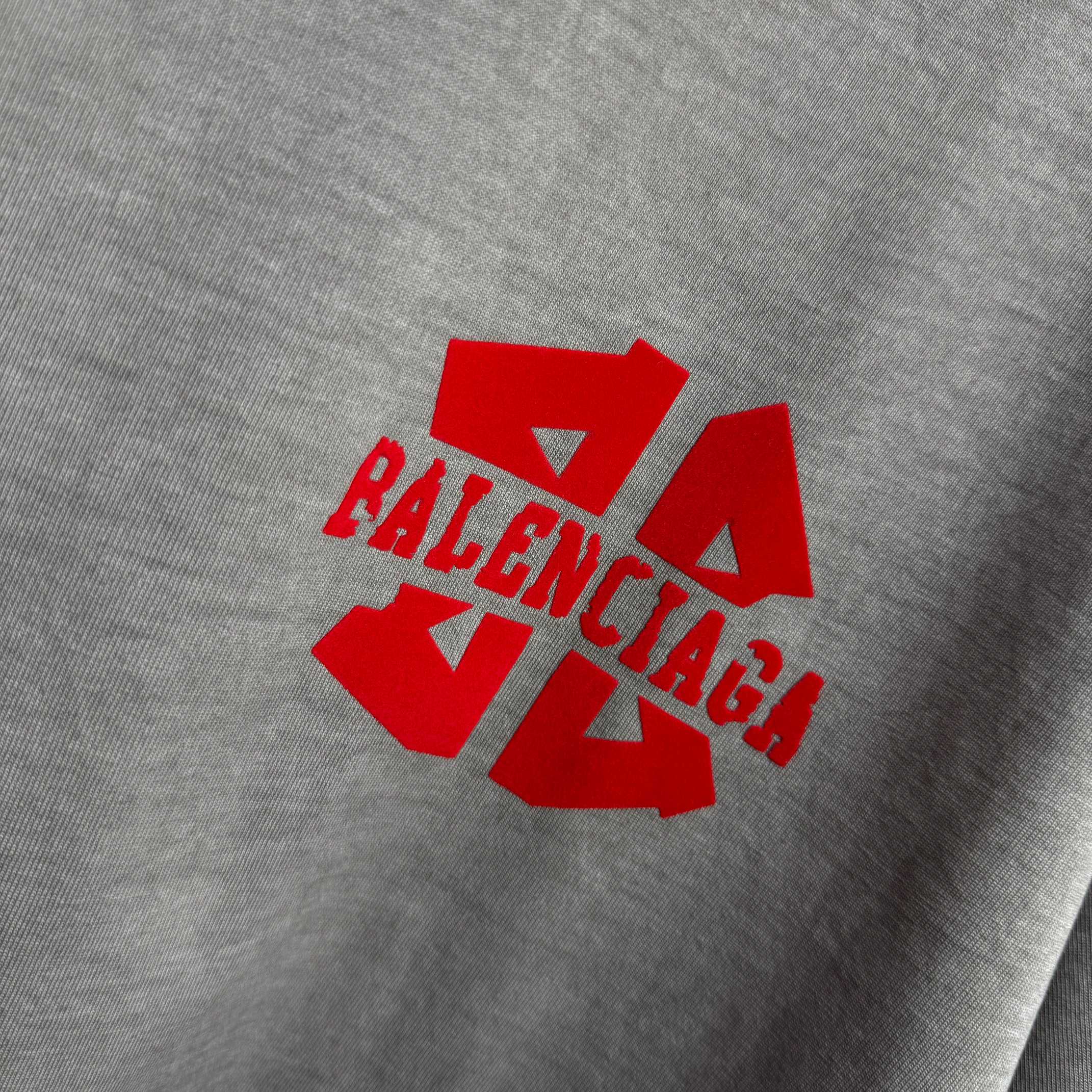 Balenciaga # 巴黎世* Balenciag*2026春夏新款 洗水磨破320克圆领短袖tee 宽松版 植绒工艺