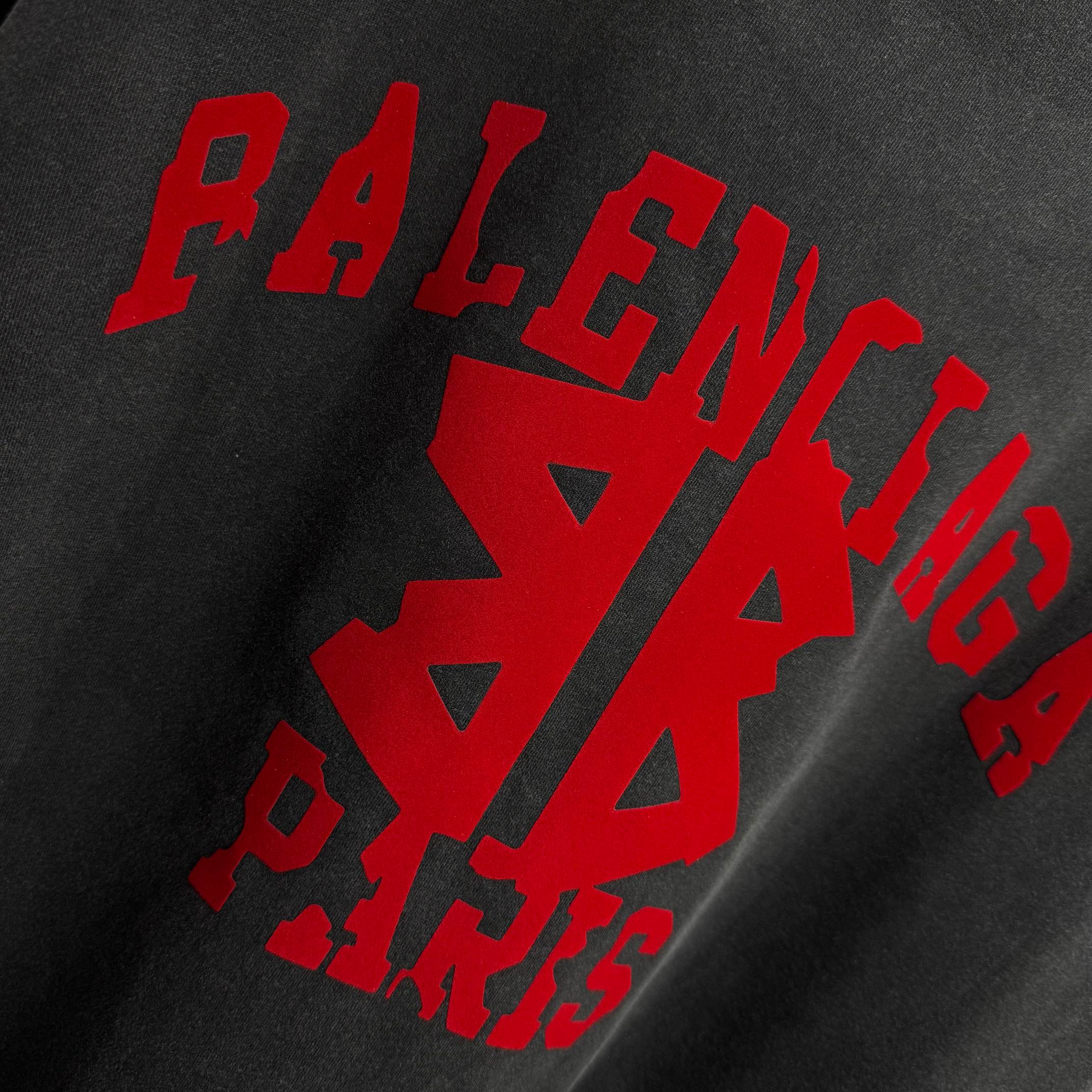 Balenciaga # 巴黎世* Balenciag*2026春夏新款 洗水磨破320克圆领短袖tee 宽松版 植绒工艺