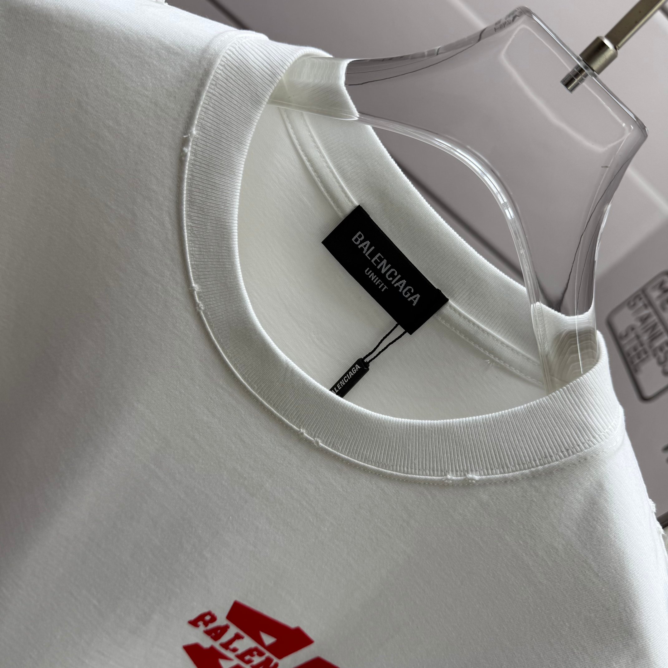 Balenciaga # 巴黎世* Balenciag*2026春夏新款 洗水磨破320克圆领短袖tee 宽松版 植绒工艺