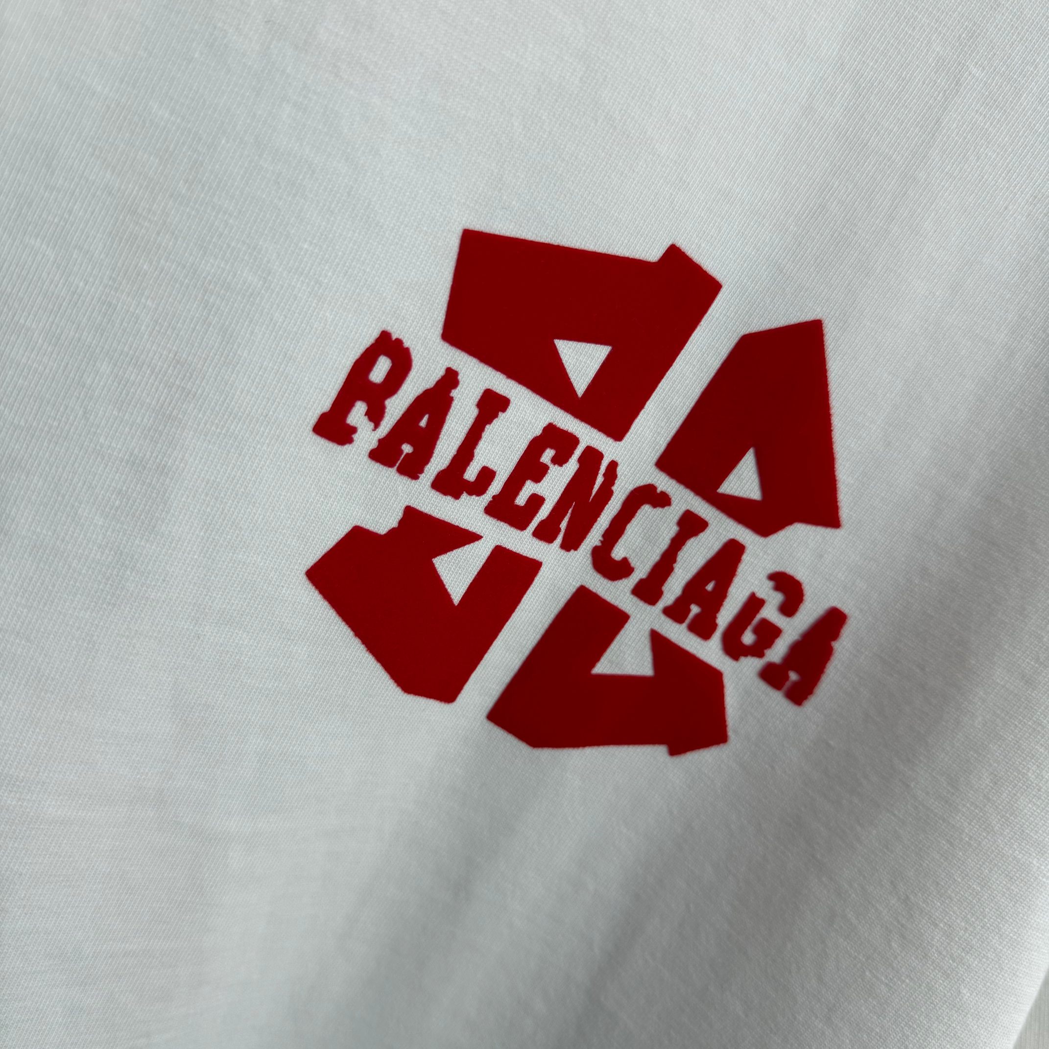 Balenciaga # 巴黎世* Balenciag*2026春夏新款 洗水磨破320克圆领短袖tee 宽松版 植绒工艺