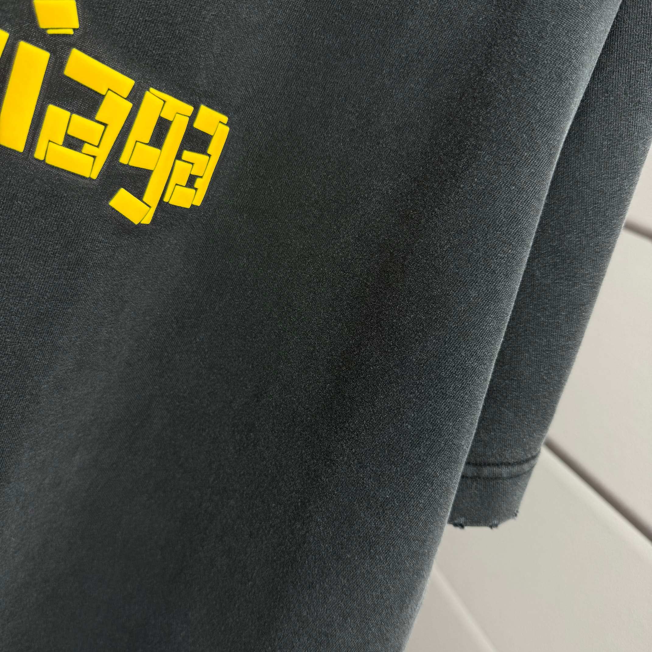 Balenciaga # 巴黎世* Balenciag*2026春夏新款 洗水磨破320克圆领短袖tee 宽松版 发泡工艺