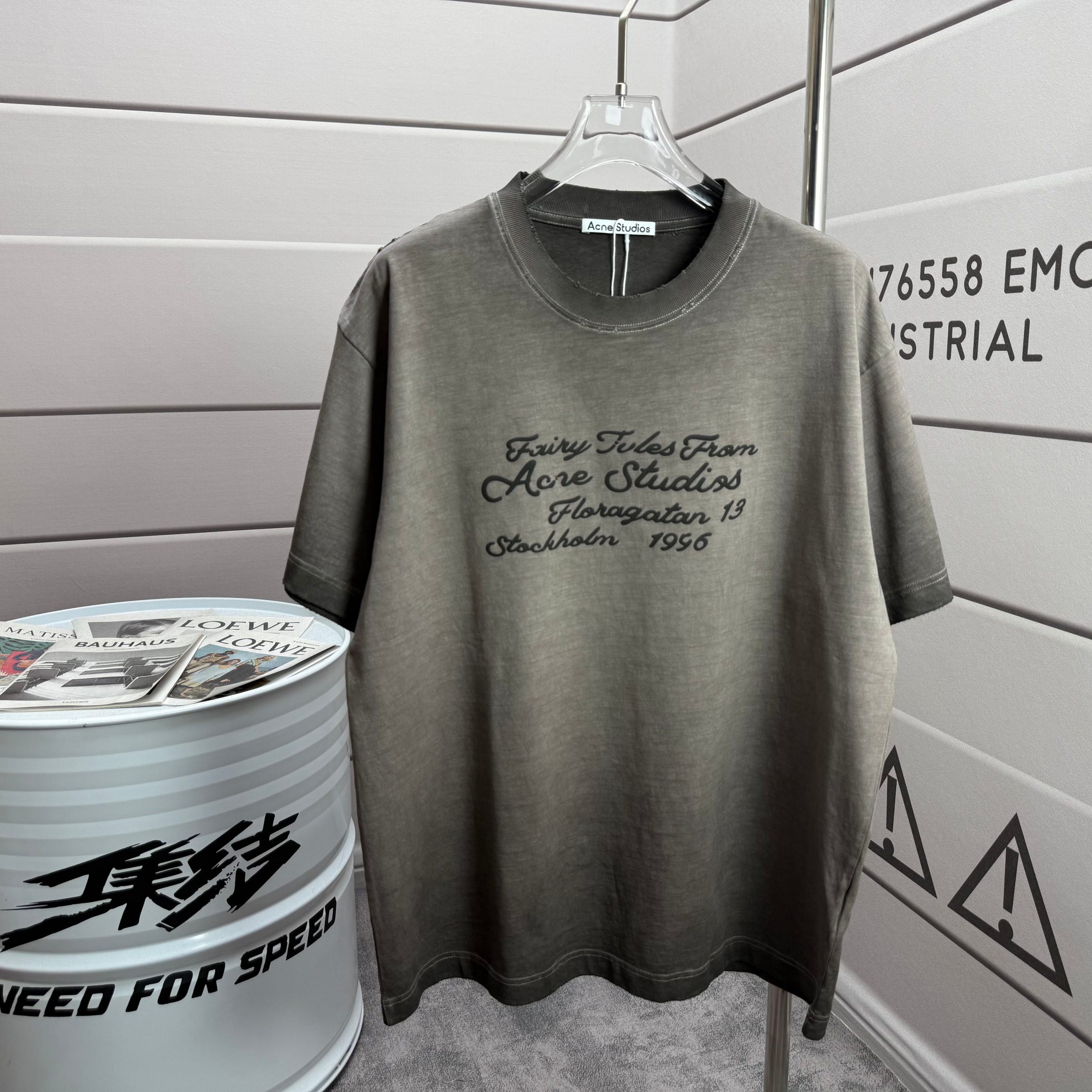 Dior # Acne* studios* 艾克*妮2026春夏新款 发泡字母工艺 洗水磨破320克圆领短袖tee 宽松版