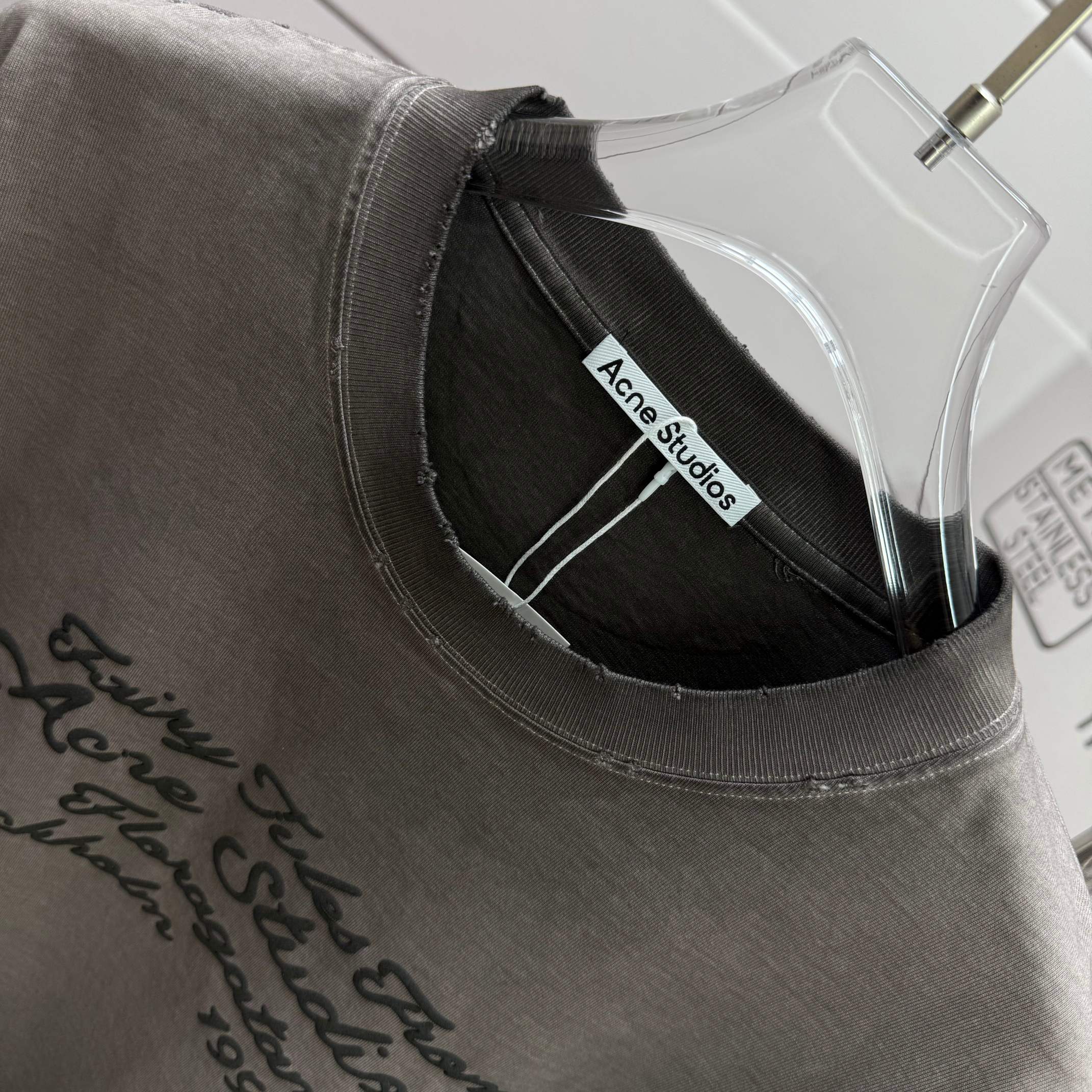 Dior # Acne* studios* 艾克*妮2026春夏新款 发泡字母工艺 洗水磨破320克圆领短袖tee 宽松版