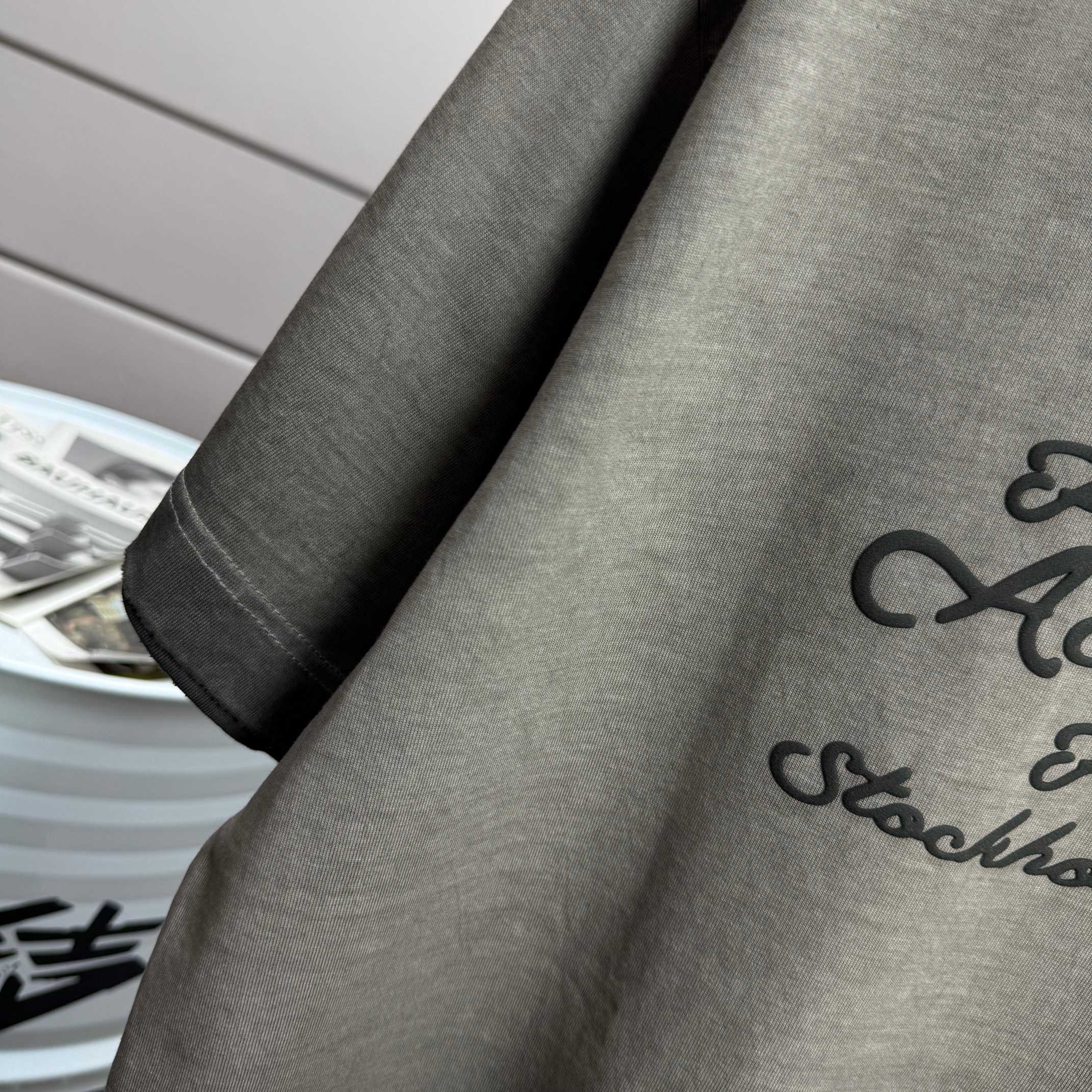 Dior # Acne* studios* 艾克*妮2026春夏新款 发泡字母工艺 洗水磨破320克圆领短袖tee 宽松版