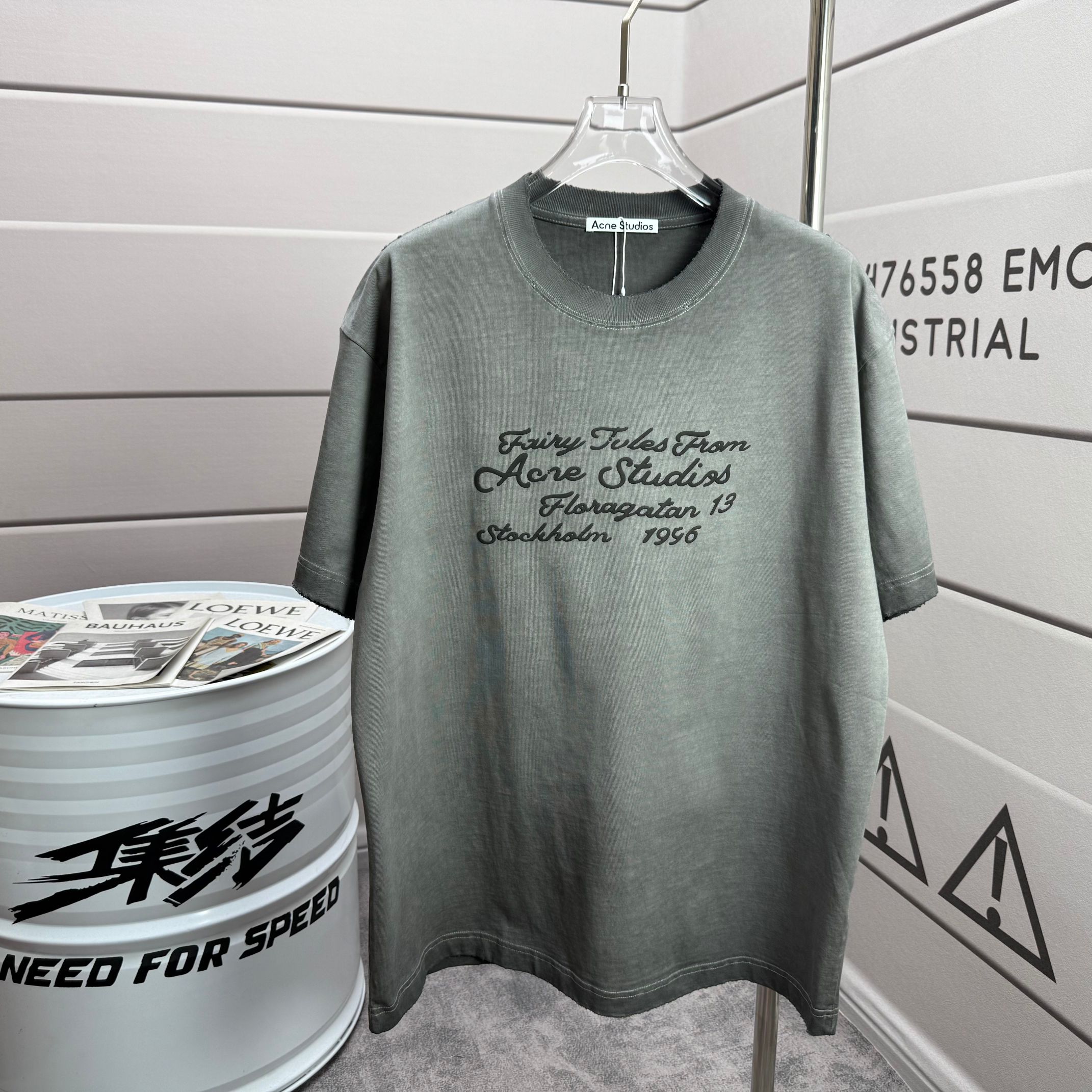 Dior # Acne* studios* 艾克*妮2026春夏新款 发泡字母工艺 洗水磨破320克圆领短袖tee 宽松版