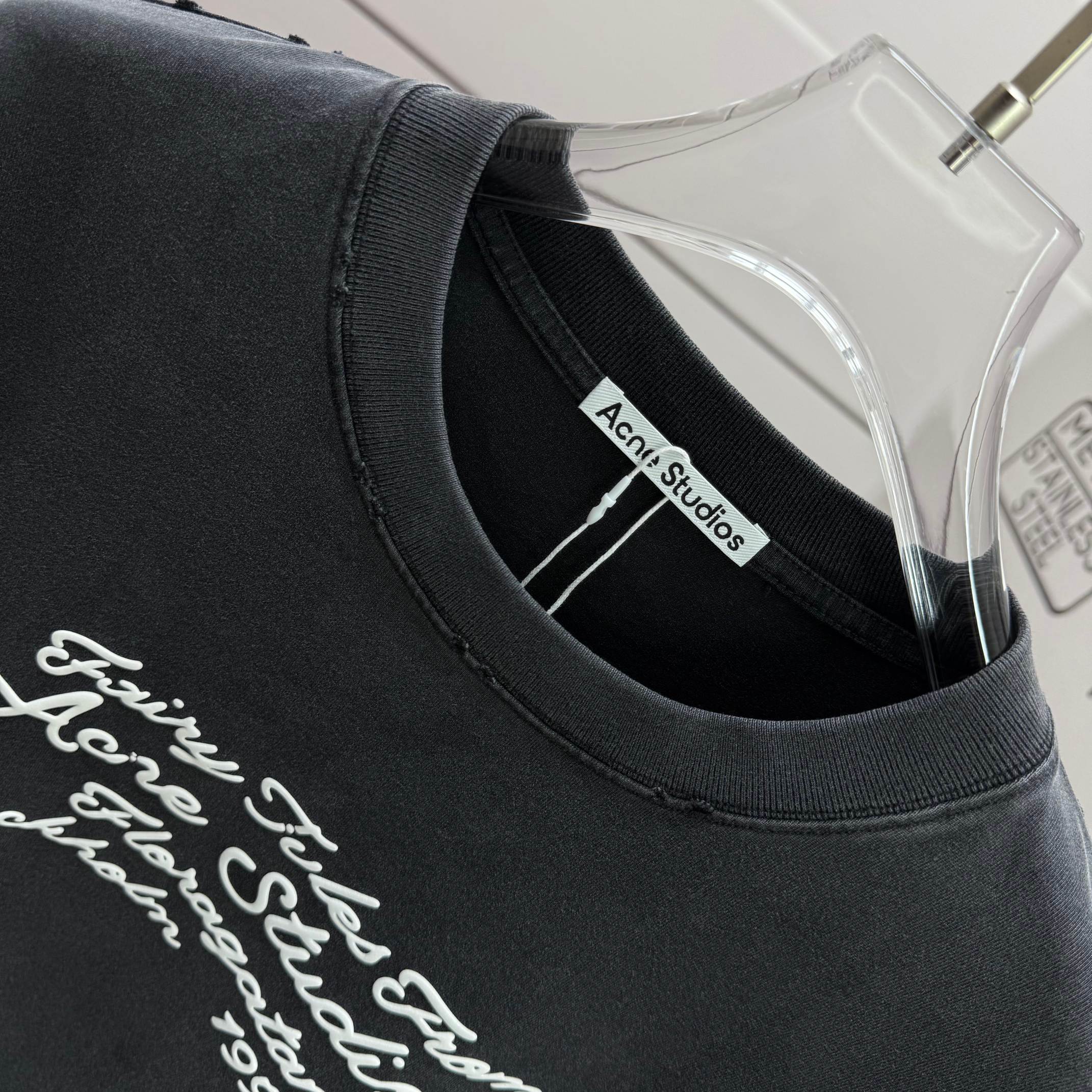 Dior # Acne* studios* 艾克*妮2026春夏新款 发泡字母工艺 洗水磨破320克圆领短袖tee 宽松版