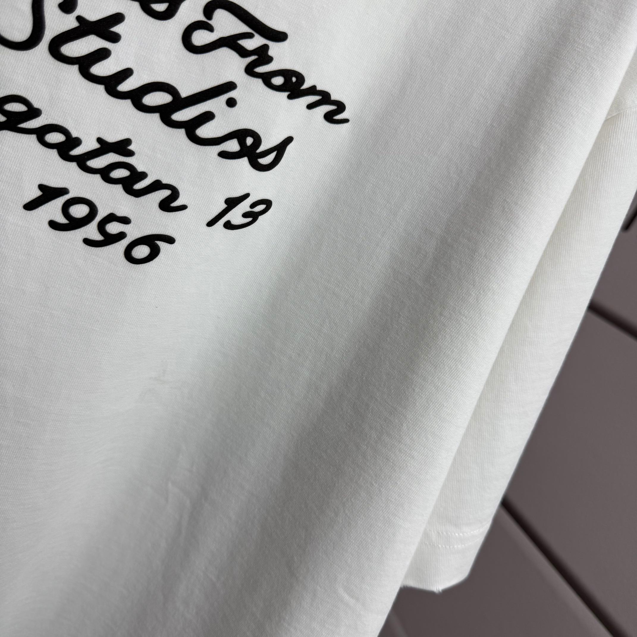 Dior # Acne* studios* 艾克*妮2026春夏新款 发泡字母工艺 洗水磨破320克圆领短袖tee 宽松版