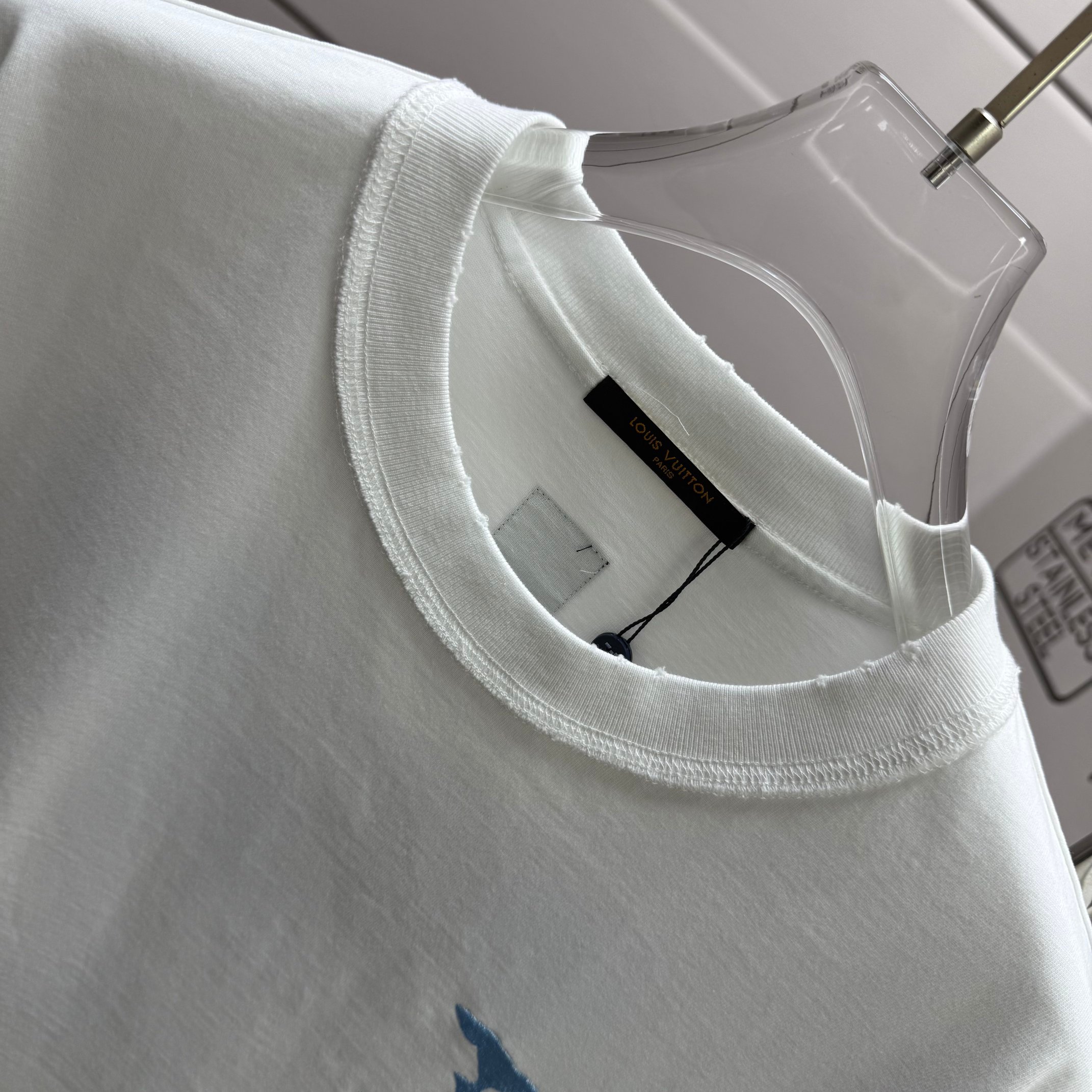 Louis Vuitton # 1v 路易*2026春夏新款 立体中空刺绣工艺反车设计 洗水磨破320克纯棉面料 短袖T恤